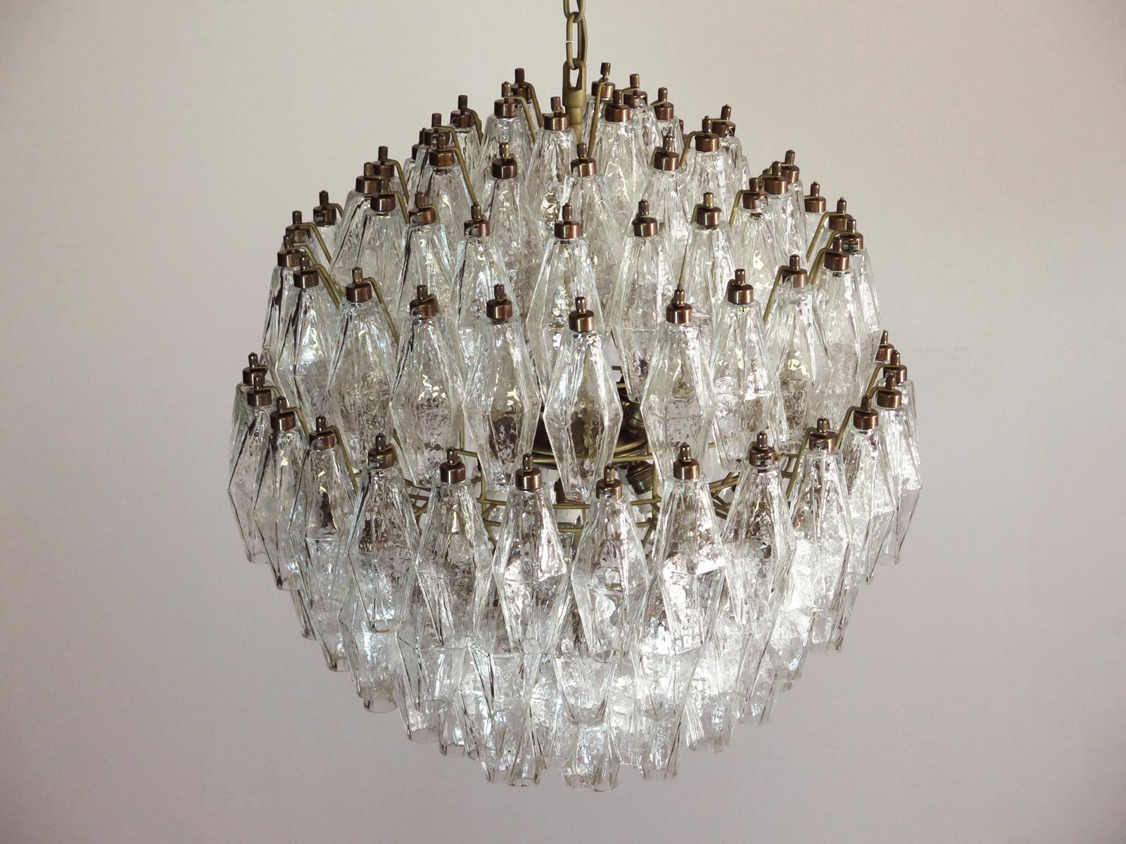 Elegant Italian pendant light made from 140 trasparent Murano glasses 