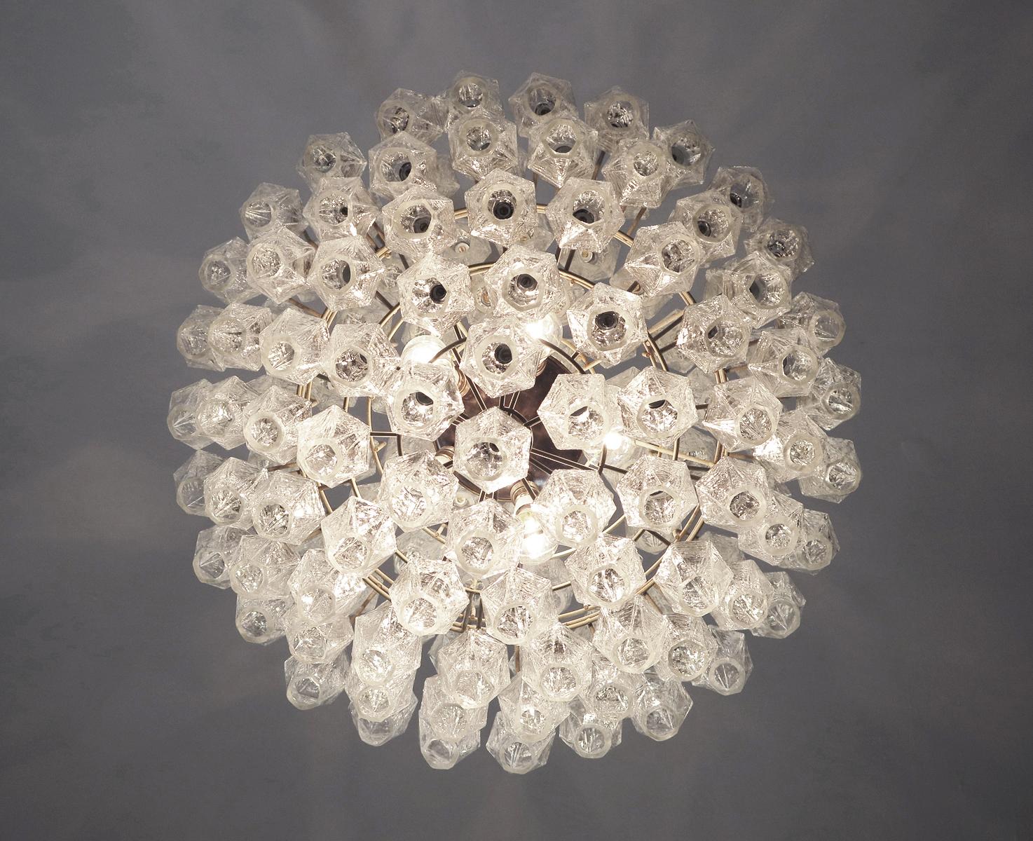 Der kugelförmige Poliedri-Kandelier aus Murano, 140 Poliedri (Italienisch) im Angebot