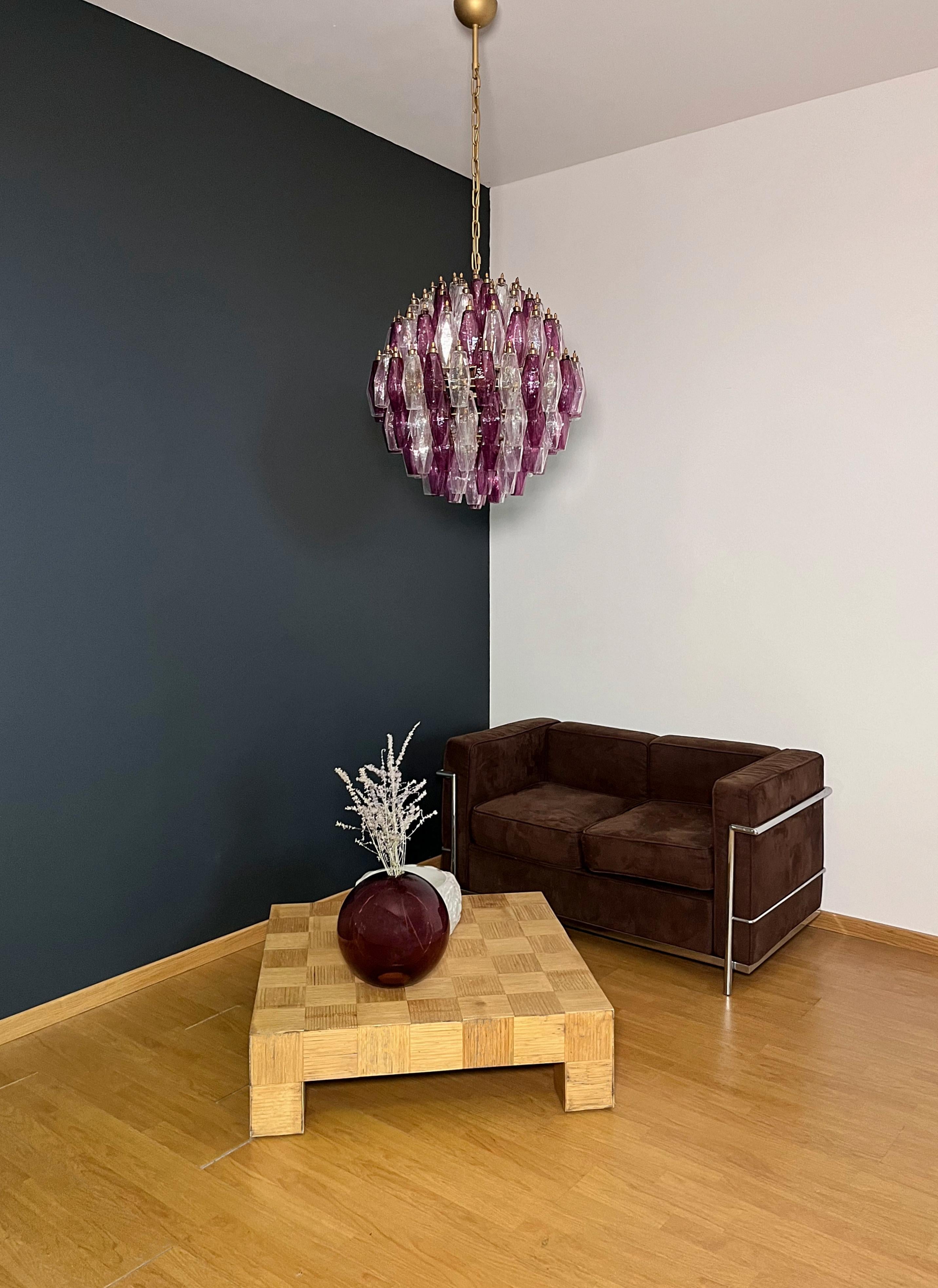 Elegant Italian pendant light made from 140 transparent and 