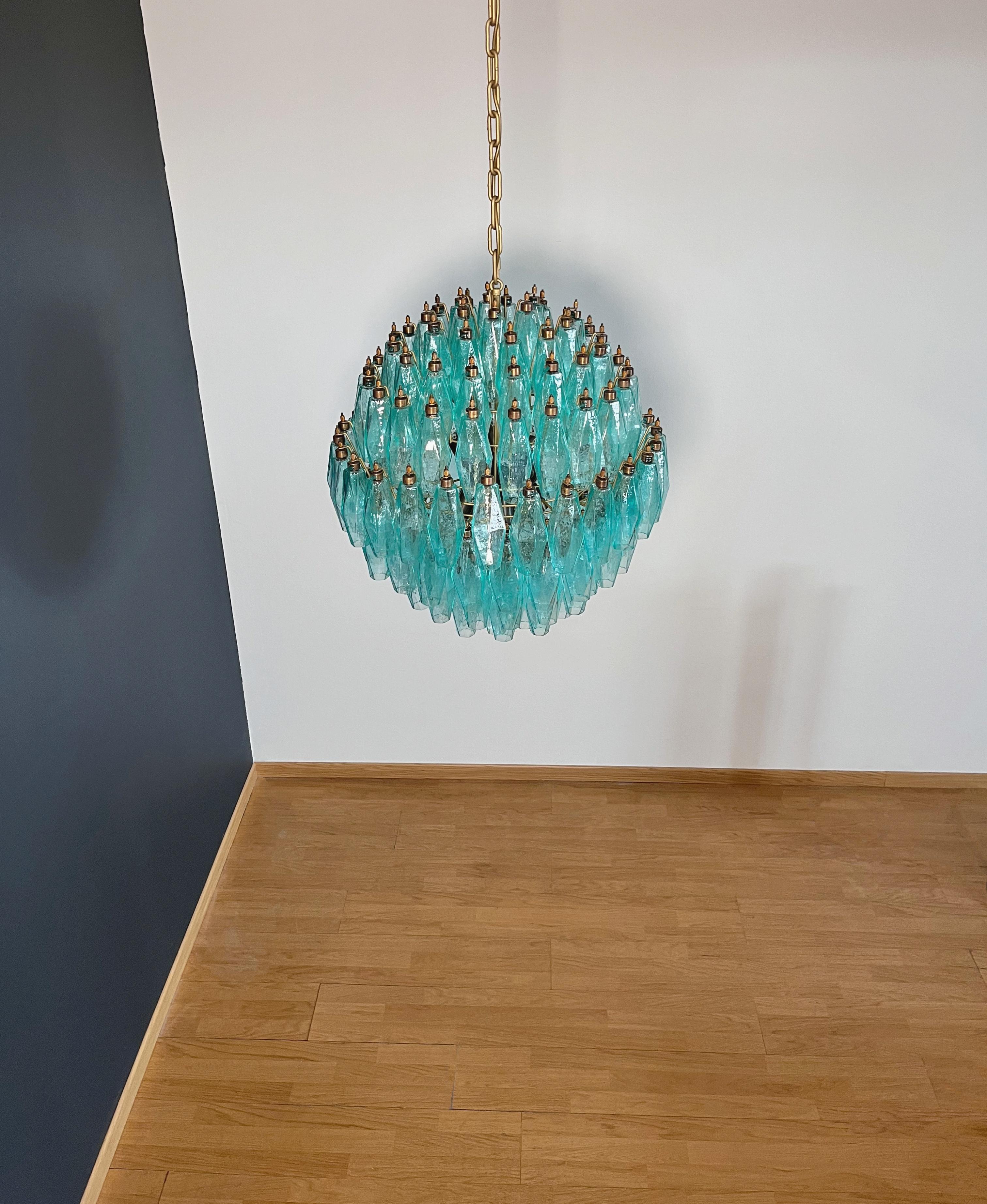 Amazing spherical Murano polyhedrons Chandelier - 140 turquoise polyhedrons For Sale 2