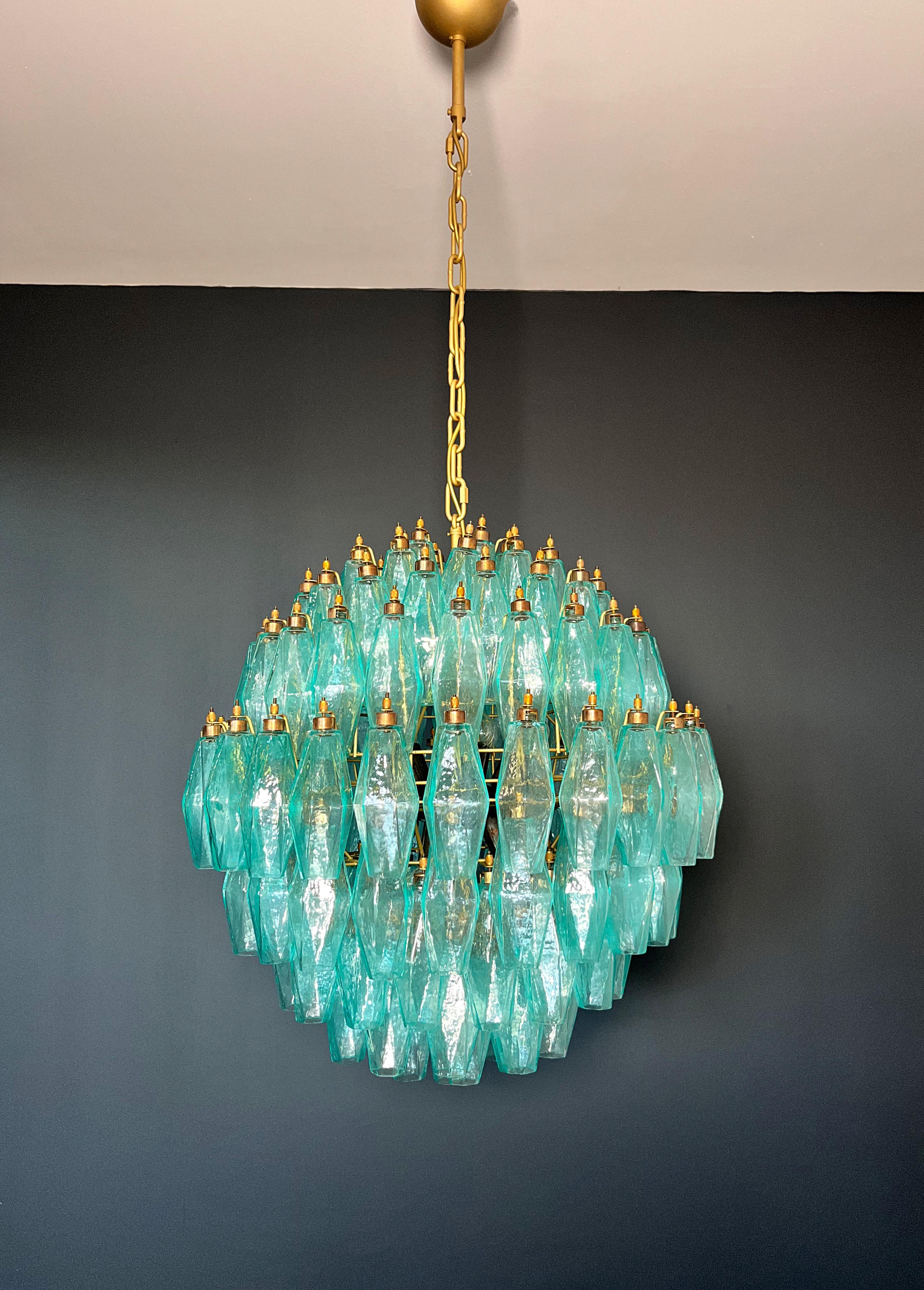 Amazing spherical Murano polyhedrons Chandelier - 140 turquoise polyhedrons For Sale 5