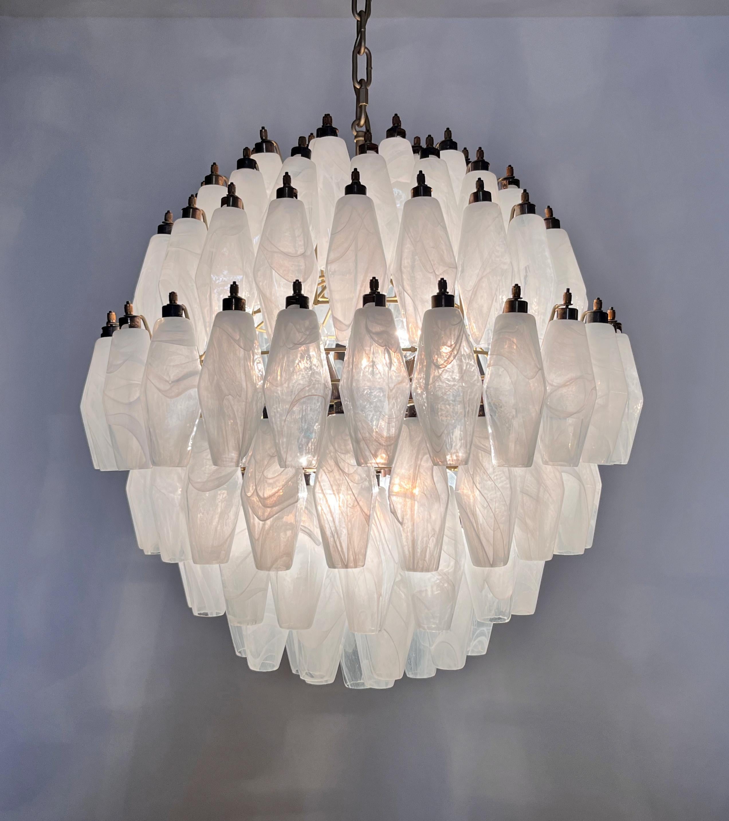 Amazing spherical Murano polyhedrons Chandelier - 140 white alabaster polyhedrons For Sale 4