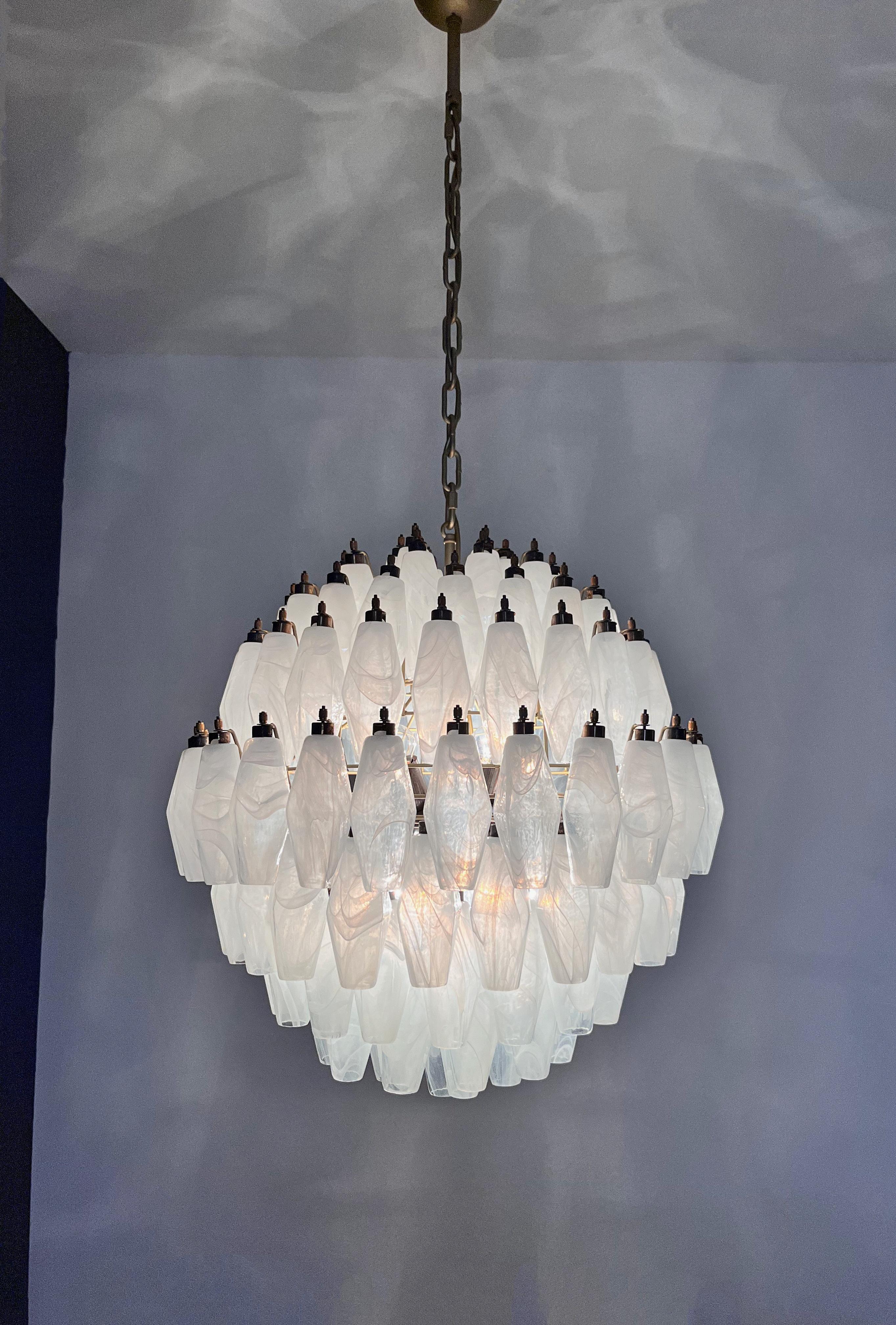 Amazing spherical Murano polyhedrons Chandelier - 140 white alabaster polyhedrons For Sale 5