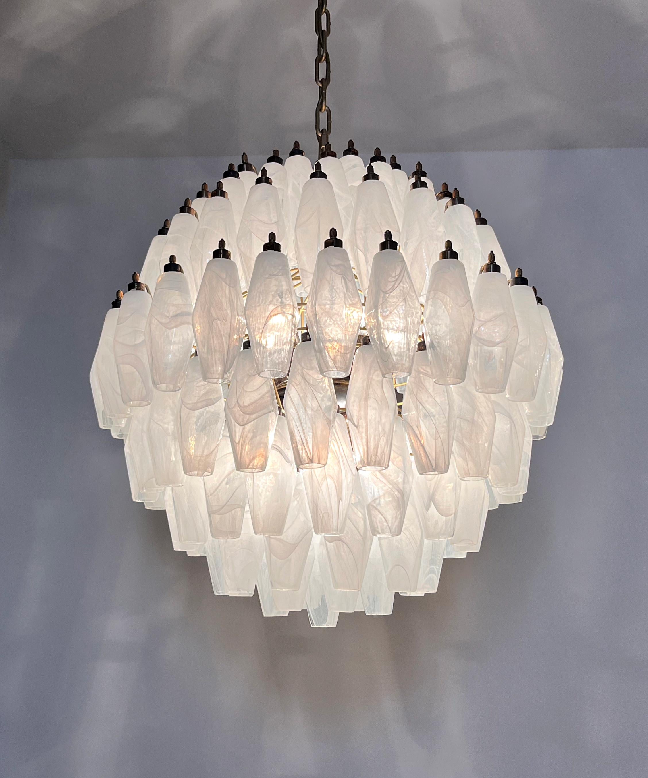 Amazing spherical Murano polyhedrons Chandelier - 140 white alabaster polyhedrons For Sale 6