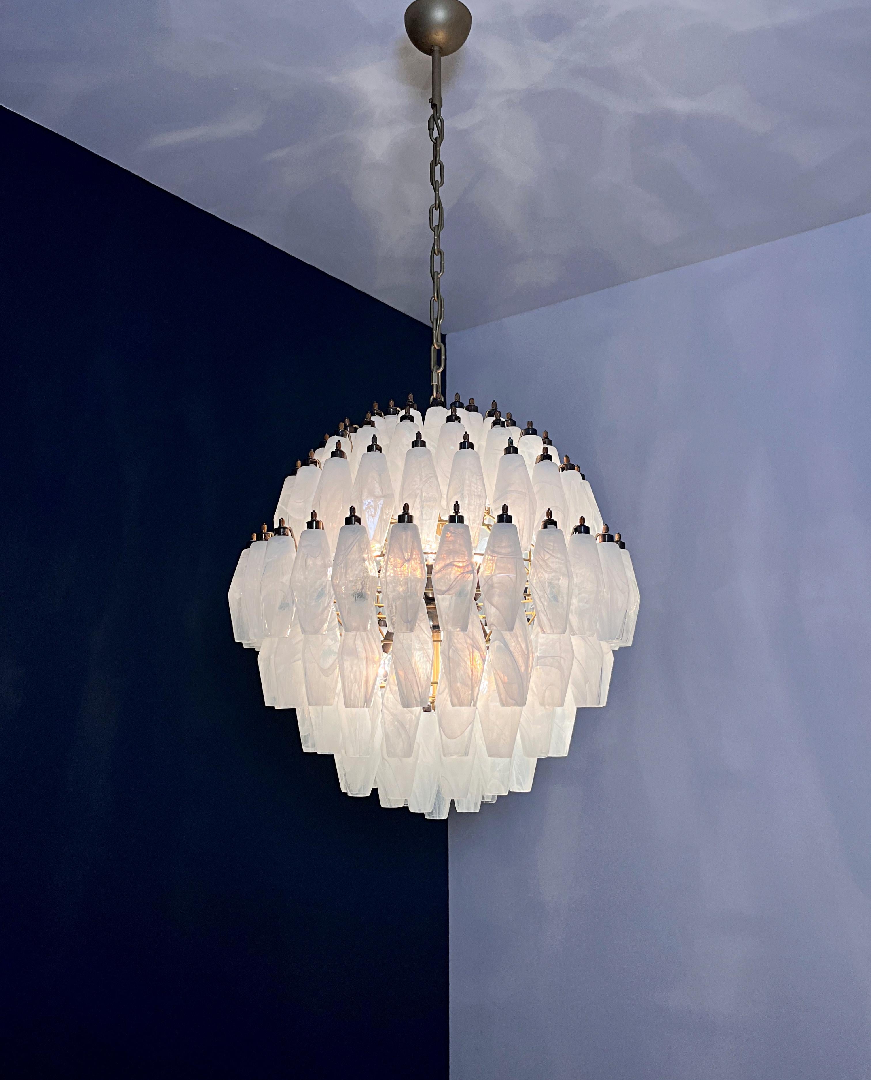 Amazing spherical Murano polyhedrons Chandelier - 140 white alabaster polyhedrons For Sale 9
