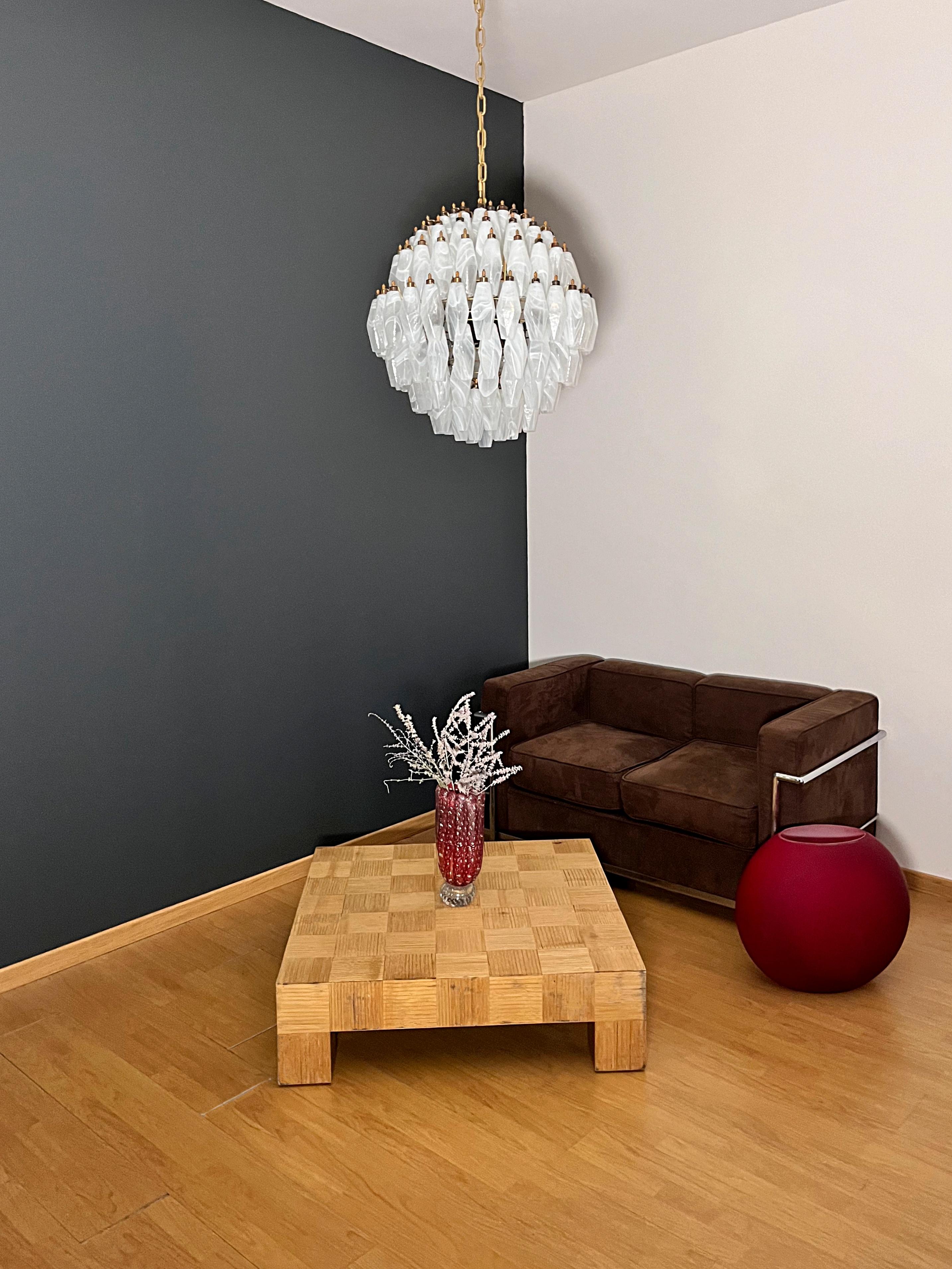 Elegant Italian pendant light made from 140 white alabaster Murano glasses 