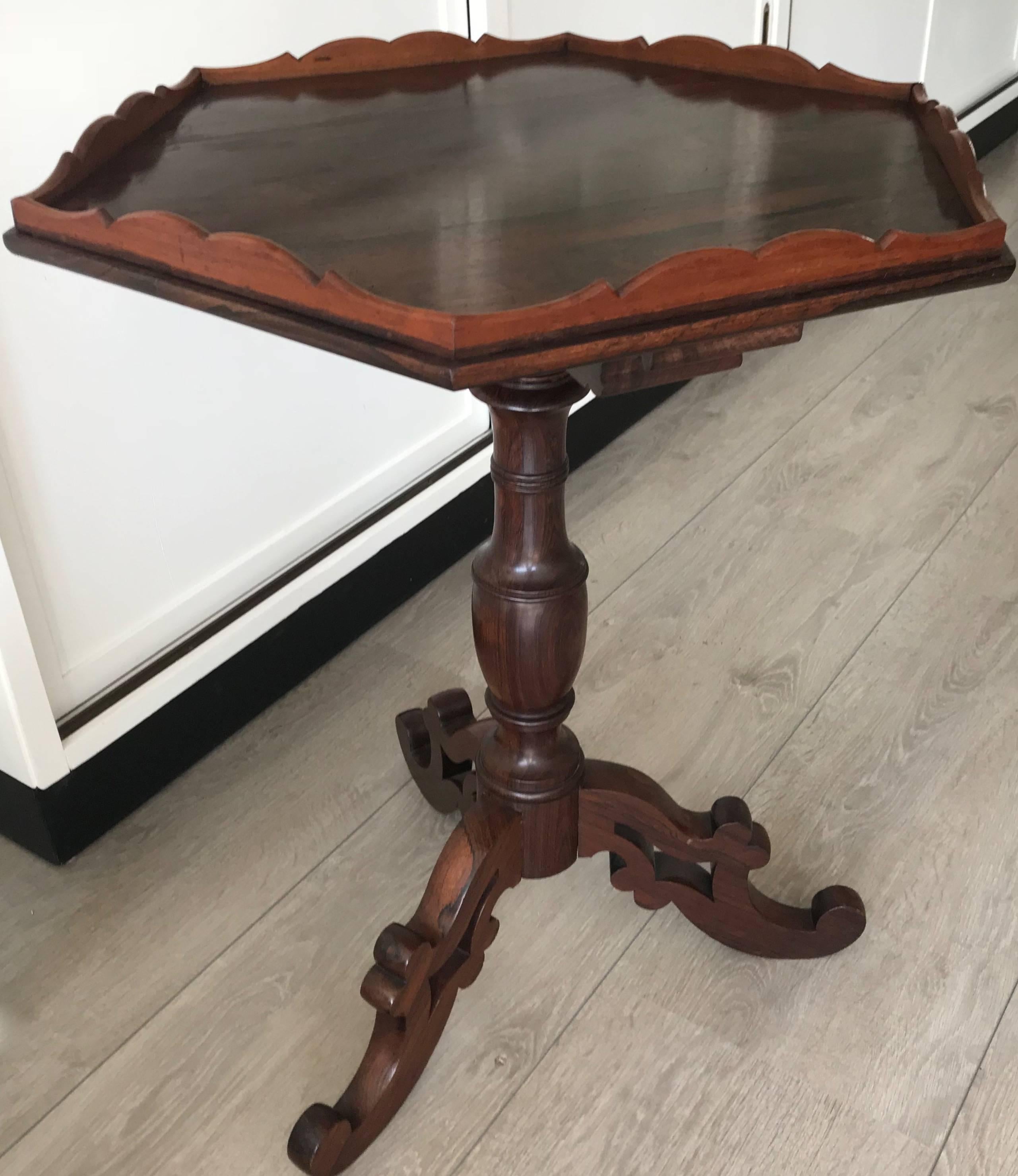 Fine quality, geometrical design, late 19th century table.

This beautiful quality hardwood table of colonial origin comes with a stunning grain in the solid wooden table top. This marvellous and all handcrafted table top sits on a beautifully