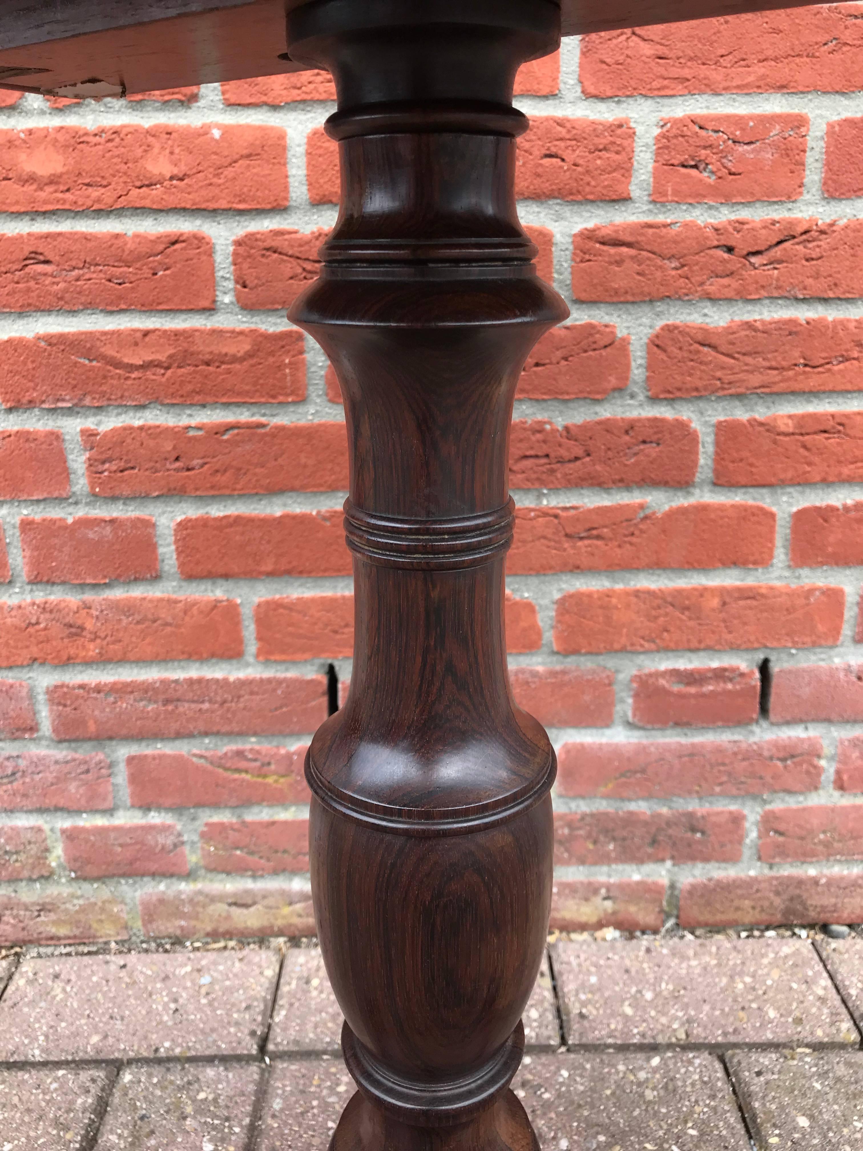 Amazing & Stylish Wine Table or End Table with Hexagonal Top on Tripod  Base In Good Condition For Sale In Lisse, NL