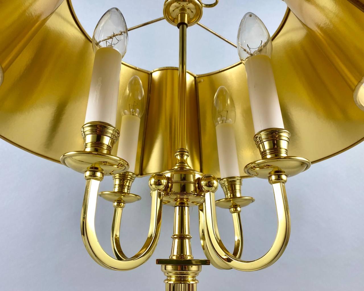 Incroyable lampe de bureau pour 4 lampes  Lampe de table vintage en laiton doré Bon état - En vente à Bastogne, BE