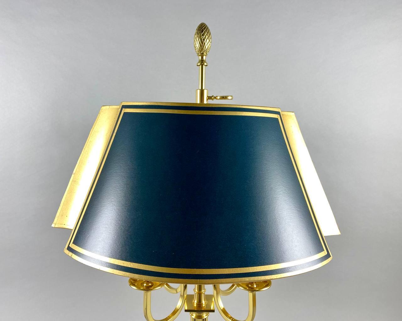 Laiton Incroyable lampe de bureau pour 4 lampes  Lampe de table vintage en laiton doré en vente