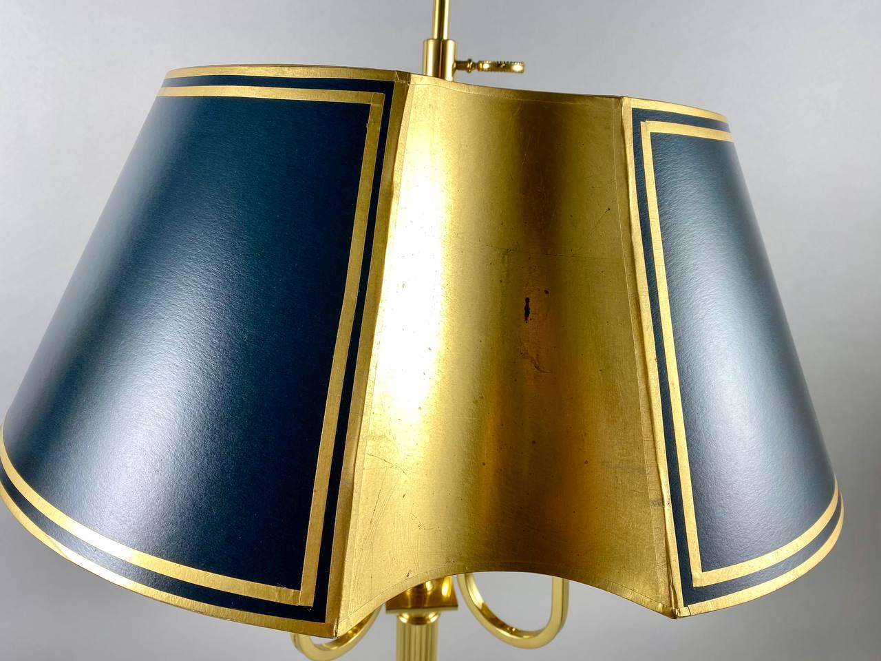Incroyable lampe de bureau pour 4 lampes  Lampe de table vintage en laiton doré en vente 1