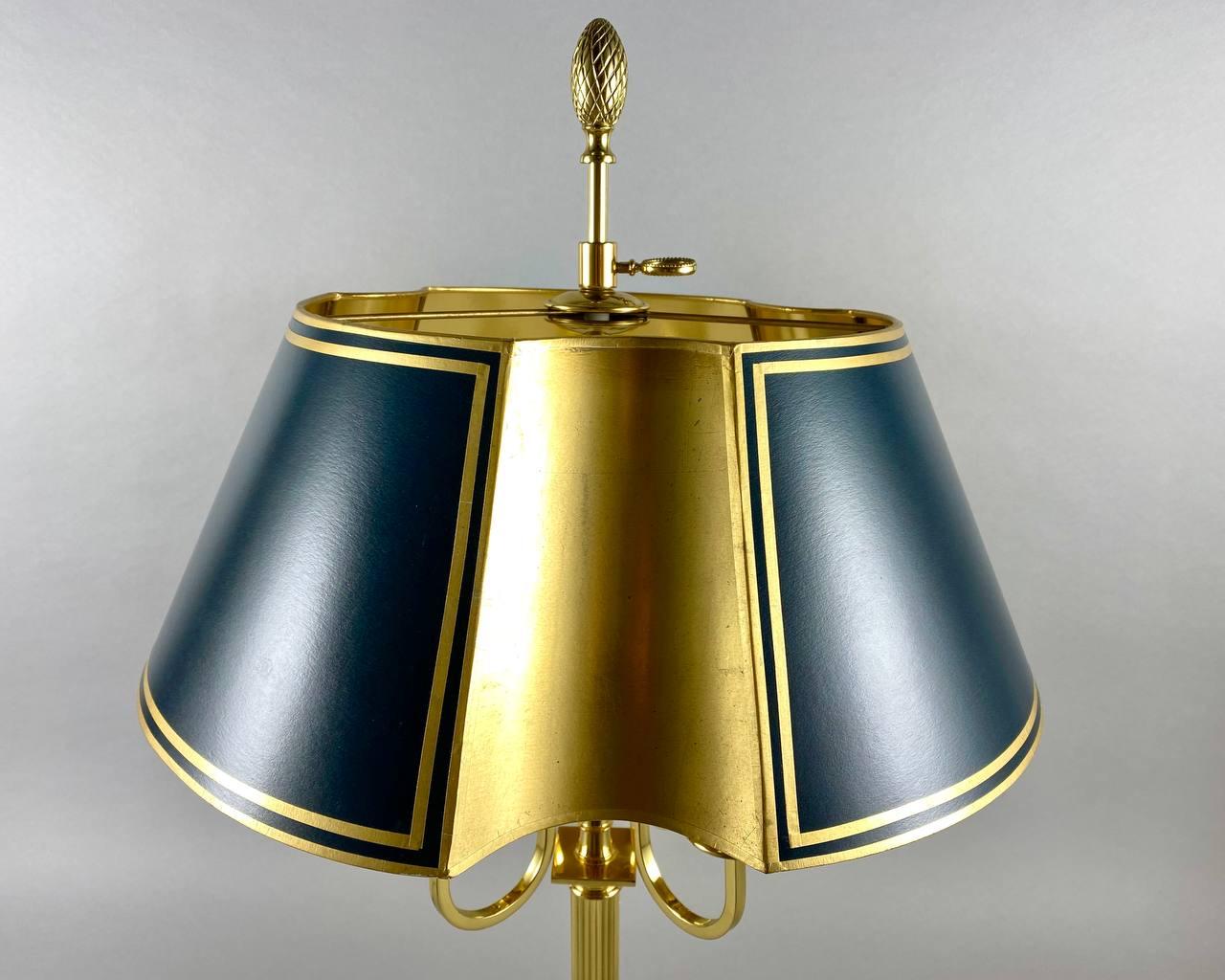 Incroyable lampe de bureau pour 4 lampes  Lampe de table vintage en laiton doré en vente 4
