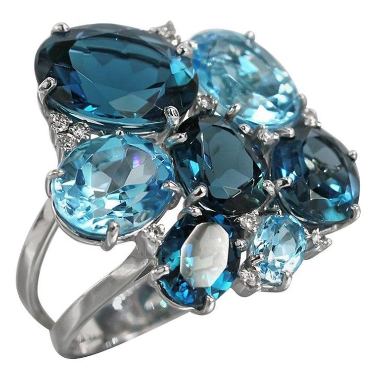 Amazing Topaz White Diamond White Gold 18 Karat Ring