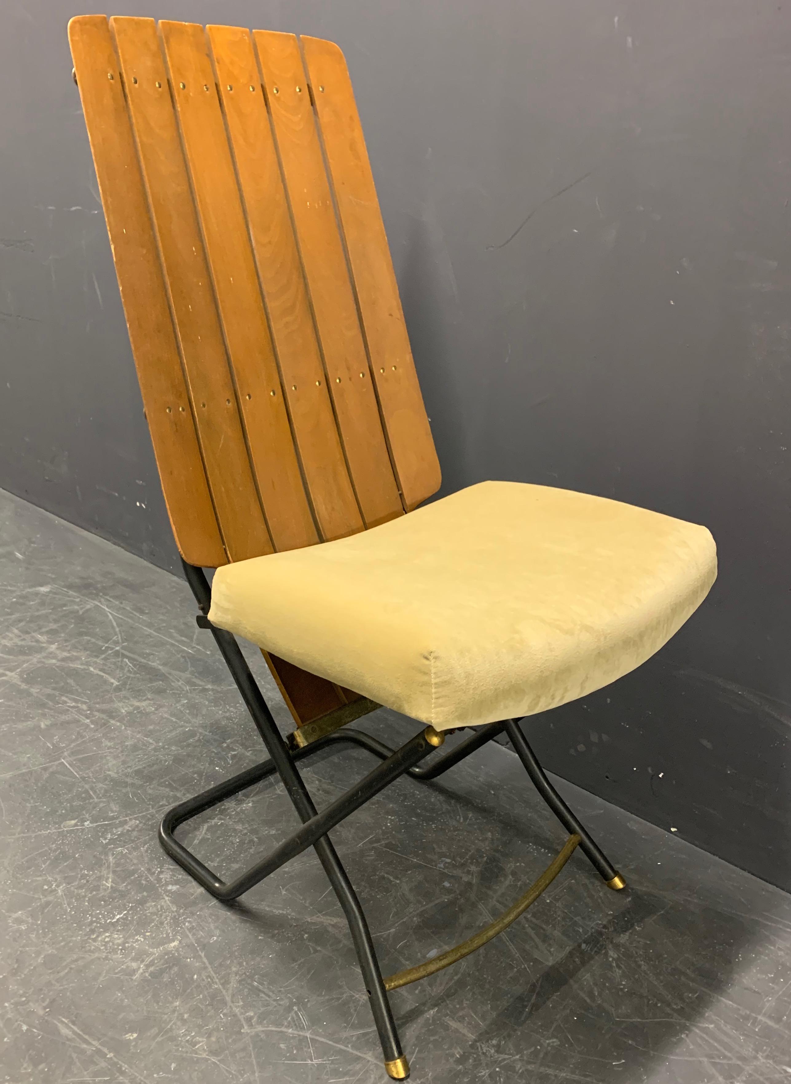 Se puede utilizar de silla a tumbona en varias posiciones. nunca había visto esta silla y estoy realmente impresionada...