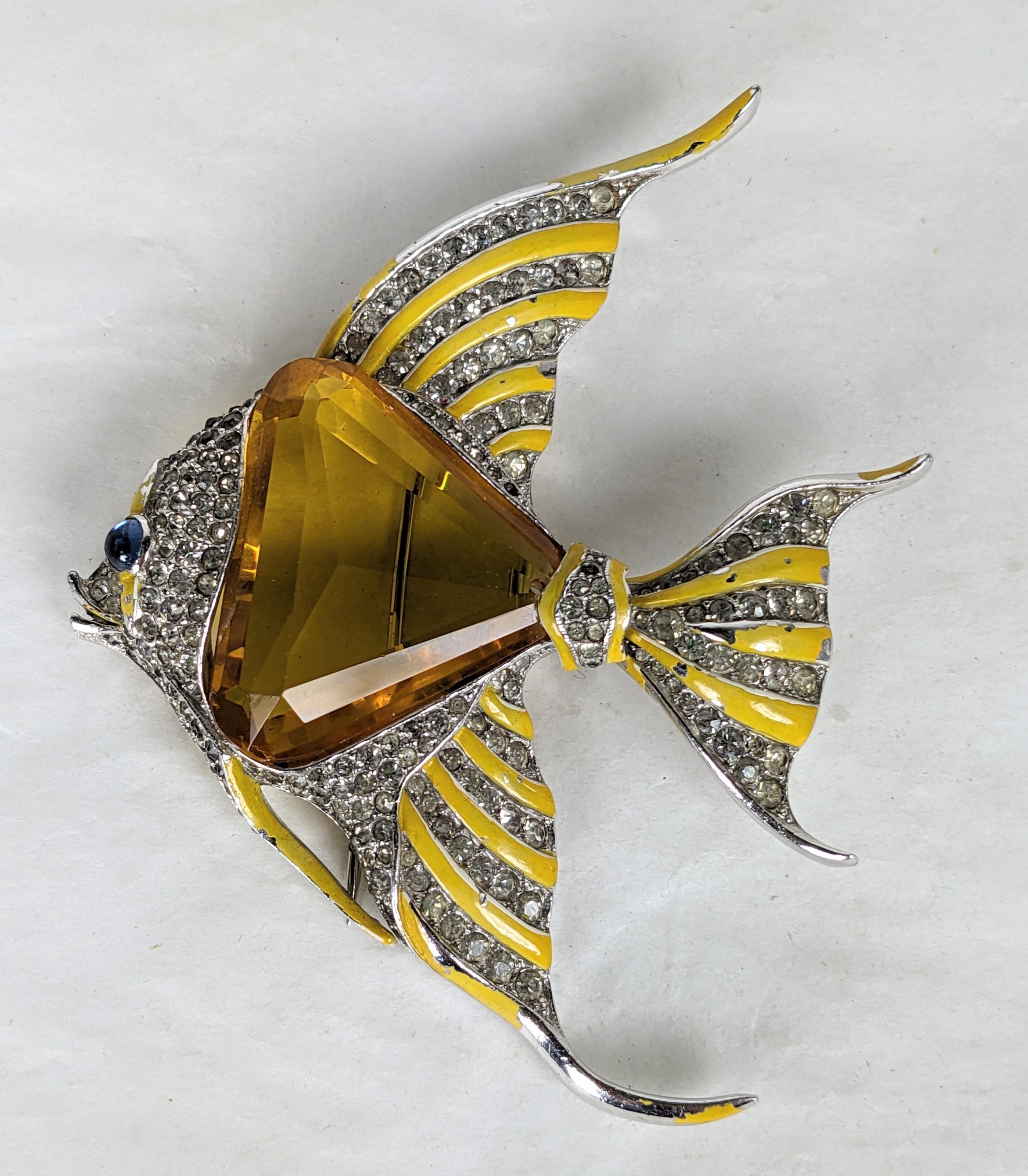 Außergewöhnliche Trifari Alfred Phillipe Deco Engel-Fischklammer (Art déco) im Angebot