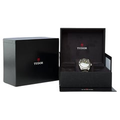 Incroyable montre automatique Tudor Black Bay Pro 39 mm en acier