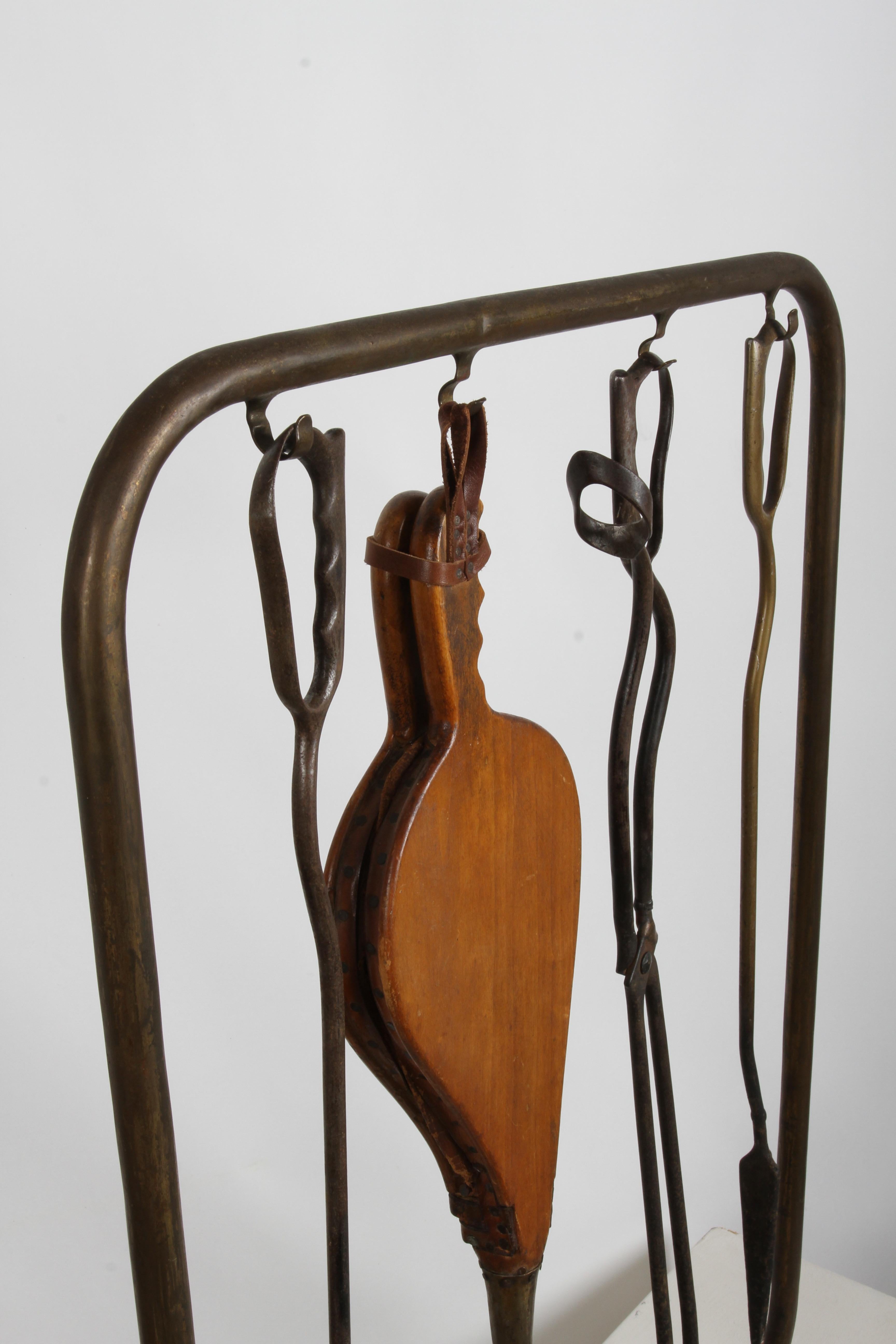 Amazing Unique Artisan Hand Wrought Italian Mid-Century Fireplace Tools & Stand en venta 4