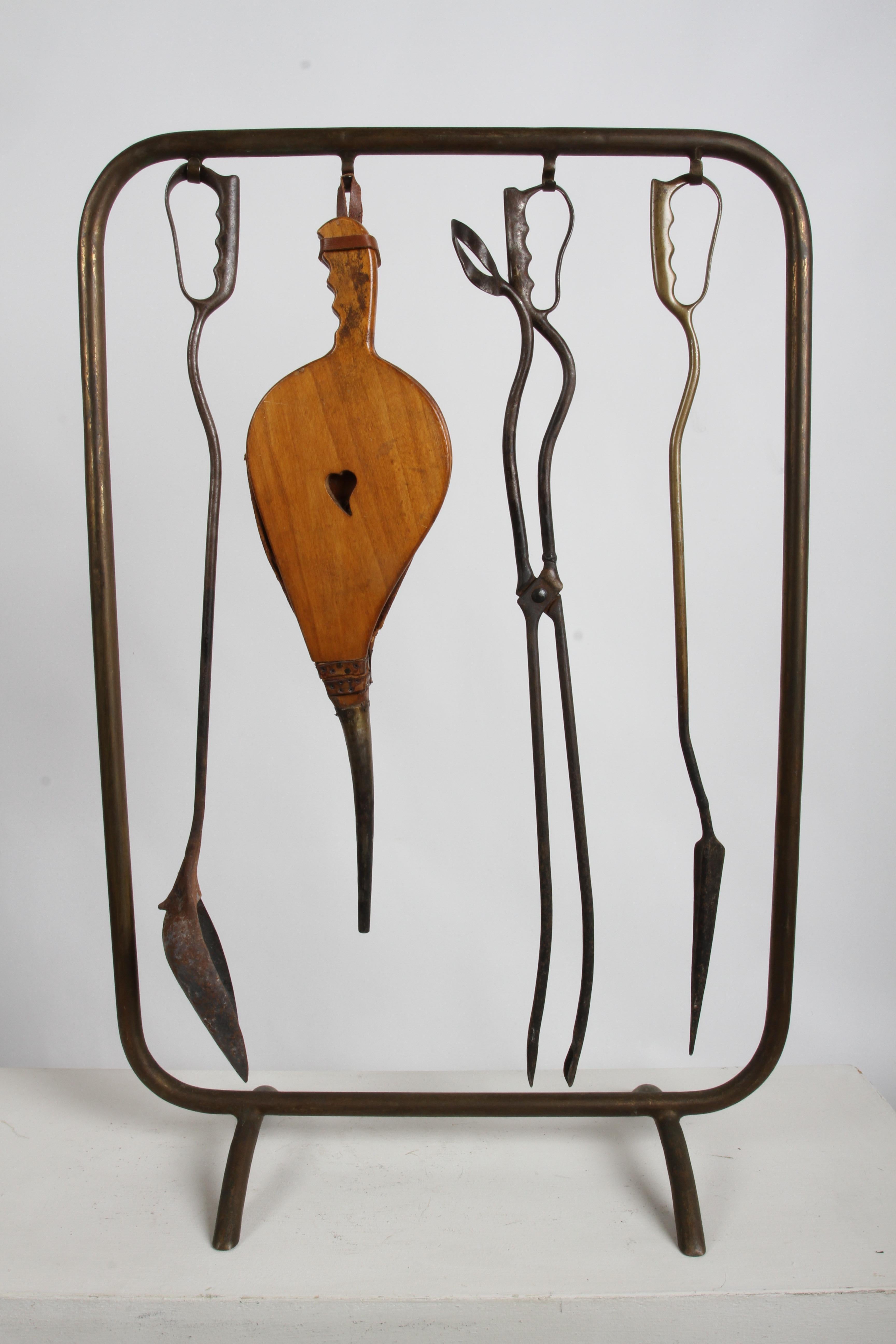 Amazing Unique Artisan Hand Wrought Italian Mid-Century Fireplace Tools & Stand en venta 7