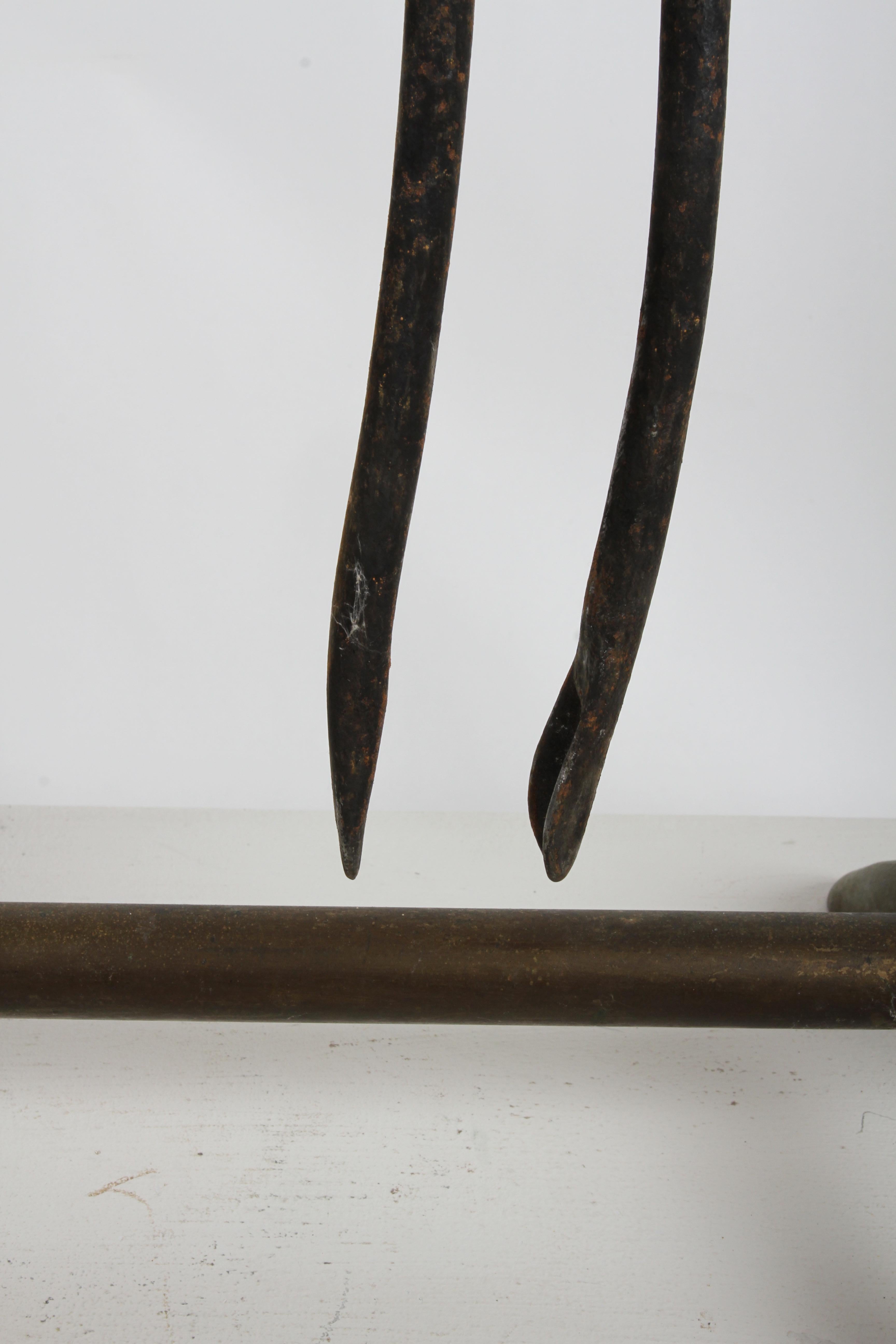 Amazing Unique Artisan Hand Wrought Italian Mid-Century Fireplace Tools & Stand en venta 10