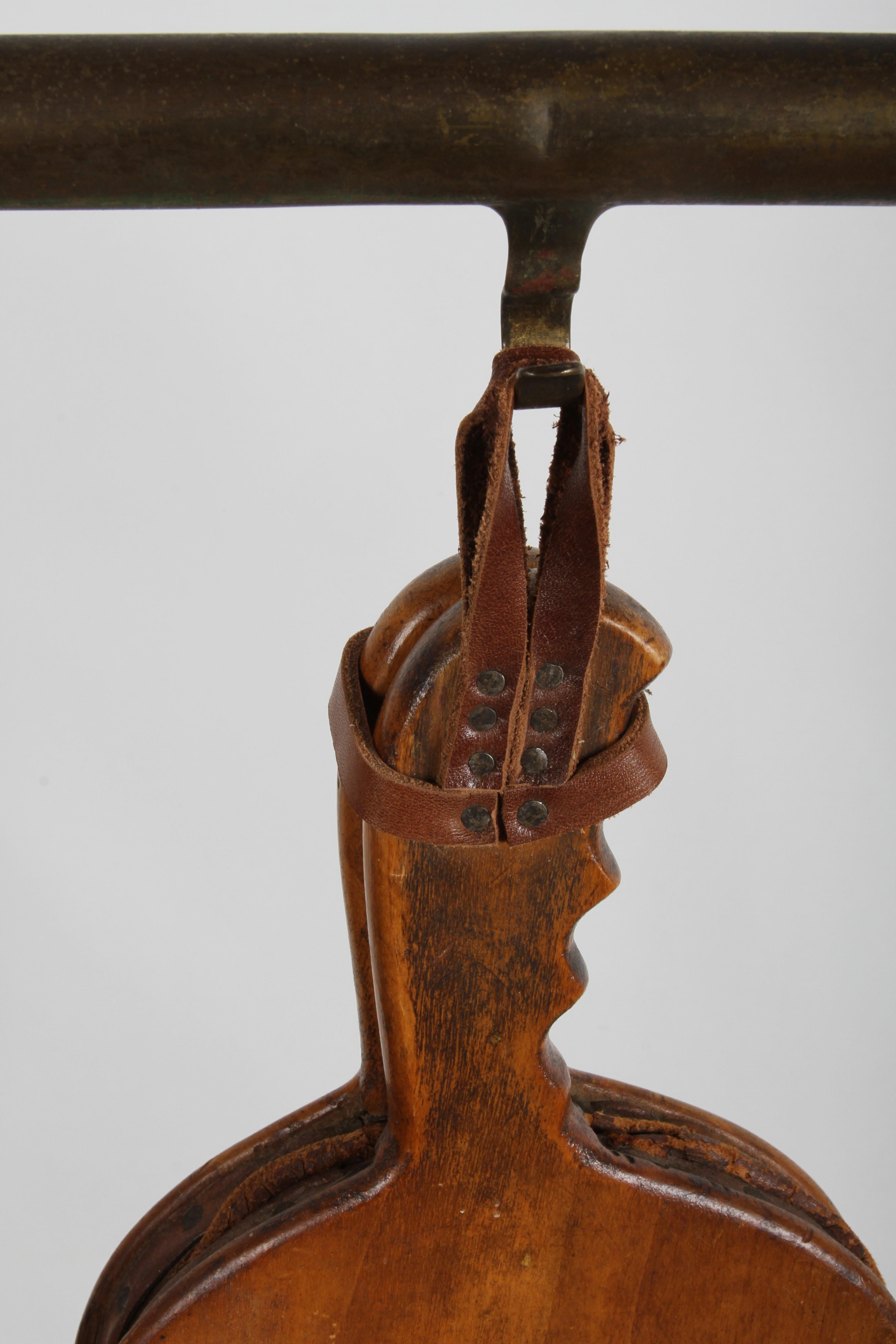 Amazing Unique Artisan Hand Wrought Italian Mid-Century Fireplace Tools & Stand Hecho a mano en venta