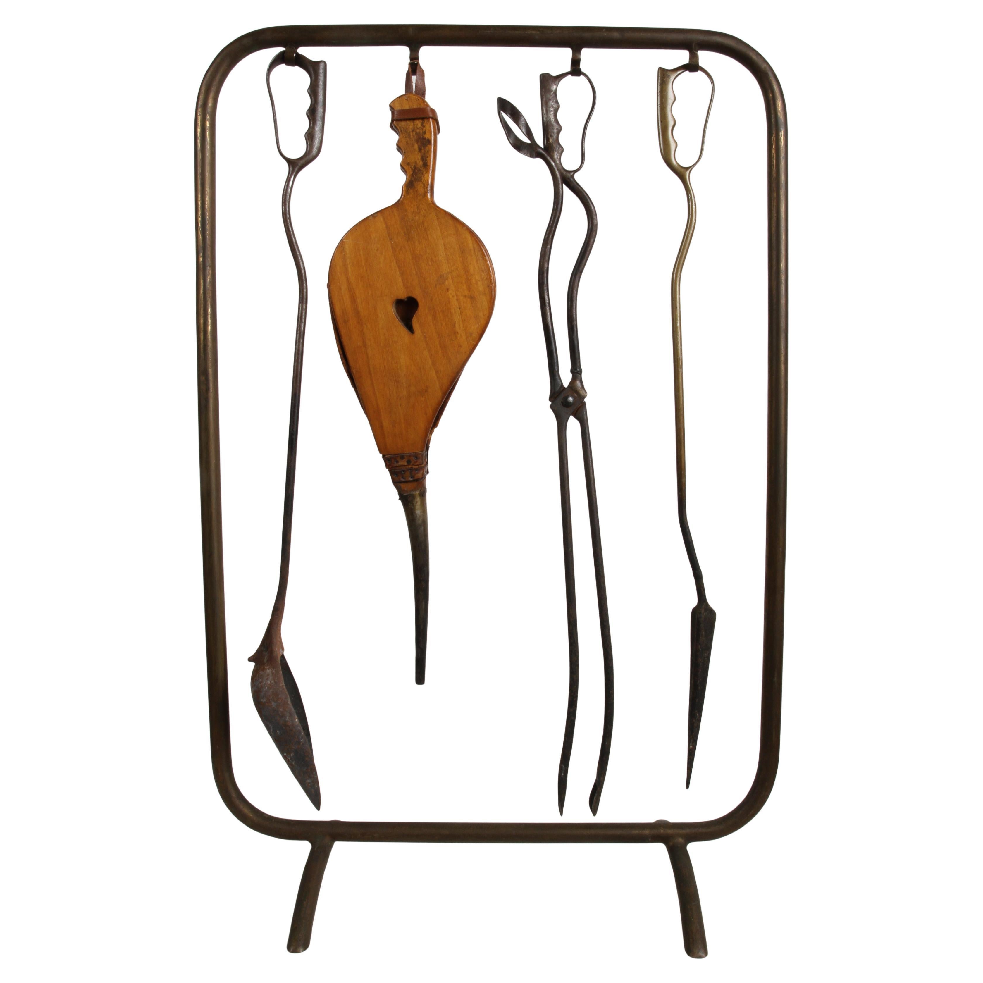 Amazing Unique Artisan Hand Wrought Italian Mid-Century Fireplace Tools 
Stand en venta