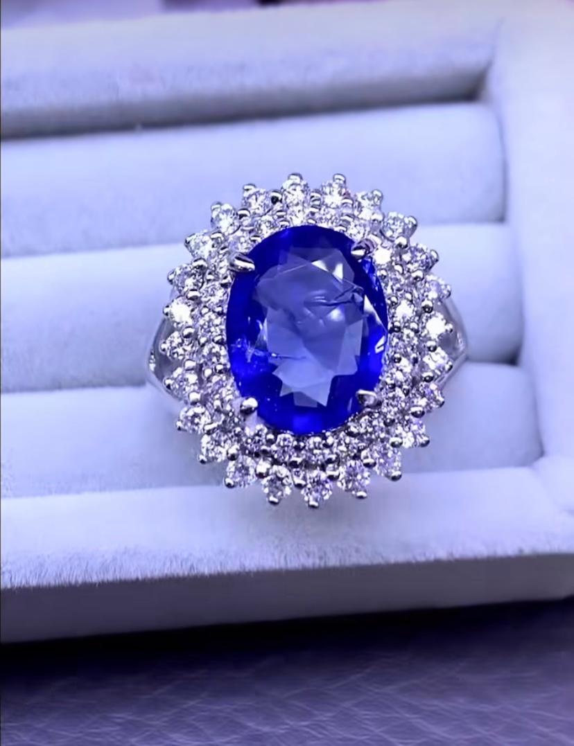 An exquisite and spectacular untreated  natural Ceylon sapphire on a flower design ring , so luminous and refined , realized hand to hand by artisan goldsmith.
Ring come in 18k gold with a centre natural untreated Ceylon sapphire, oval cut, of 3,65