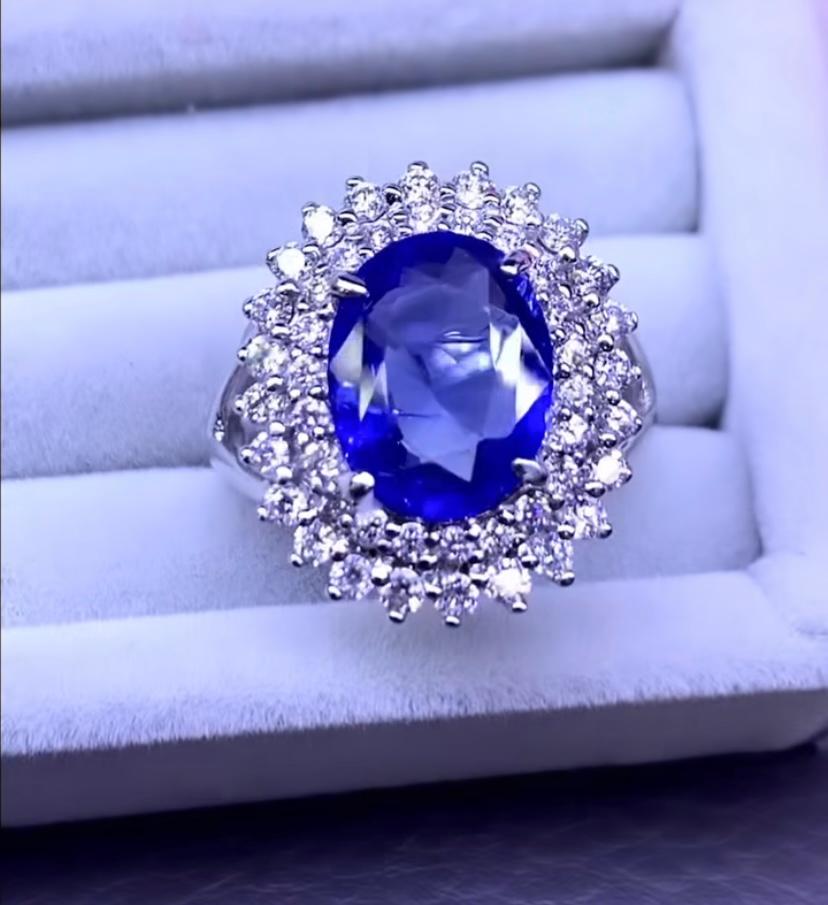 AIG Certified Unheated  3.65 Carat Ceylon Sapphire 18K Gold Ring  For Sale 2