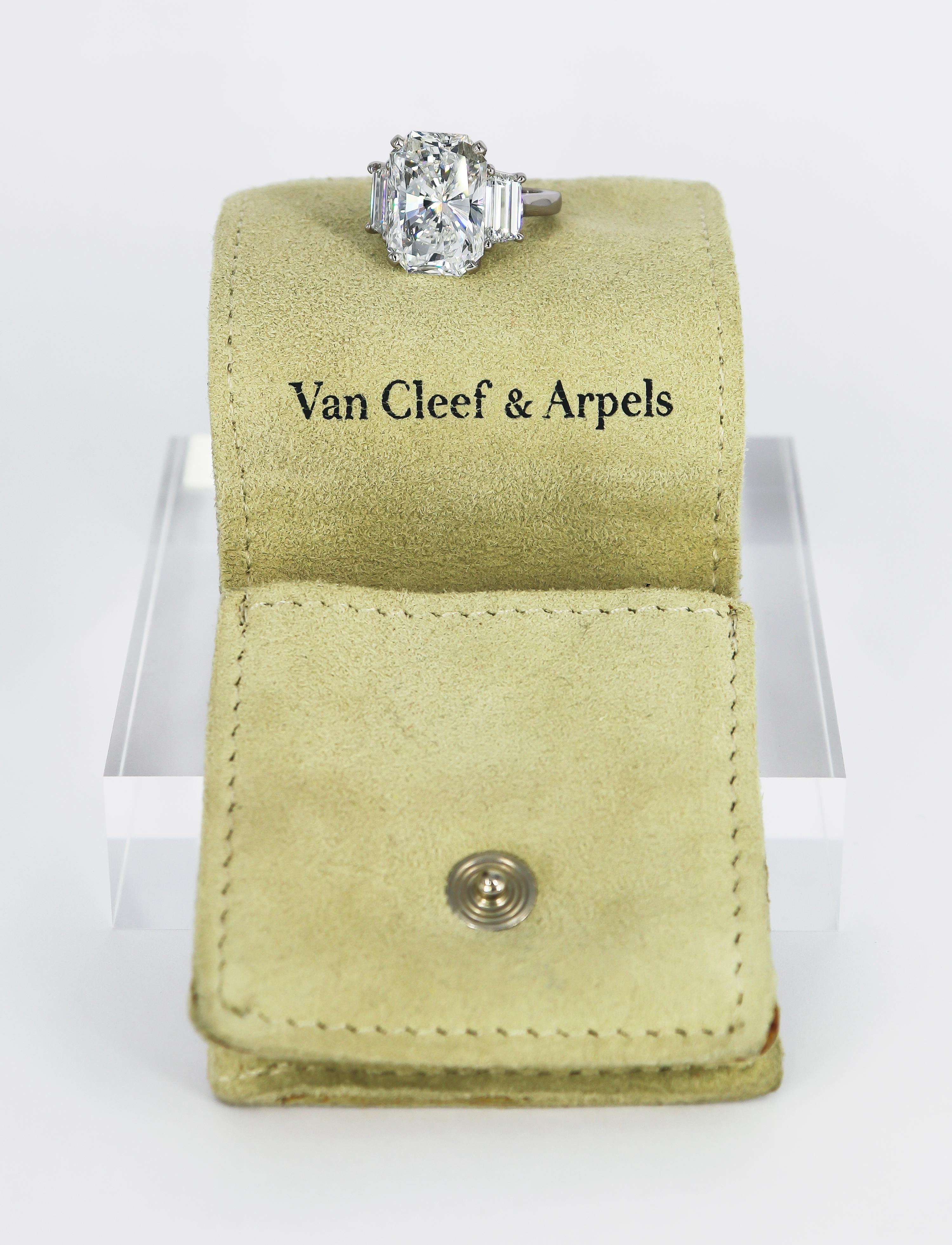 Außergewöhnlicher Van Cleef & Arpels GIA 10,03 Karat F VS2 Diamantring mit Strahlenschliff (Radiantschliff) im Angebot