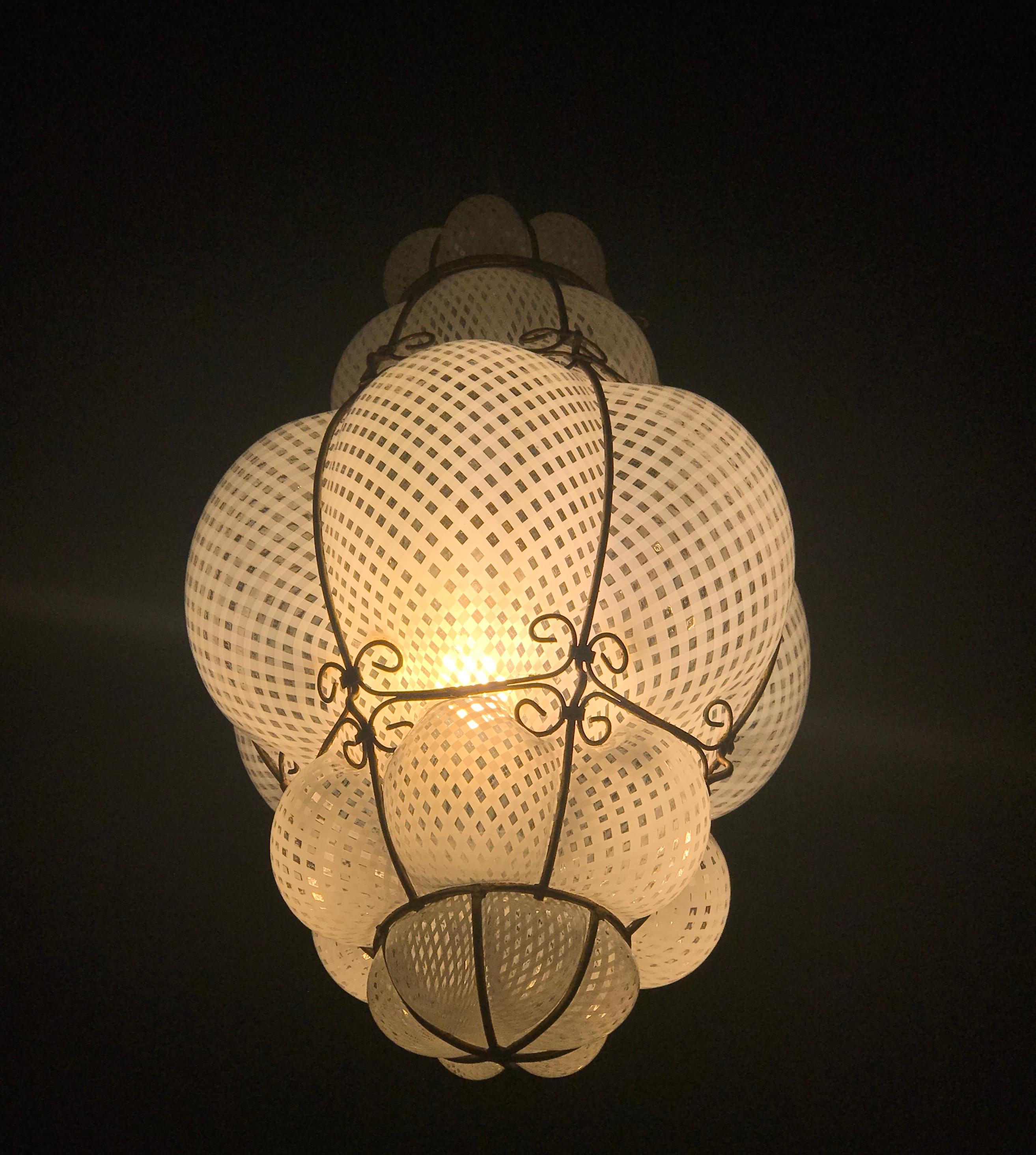 Laiton Incroyable lanterne vénitienne en verre Reticello de Murano, années 1940 en vente