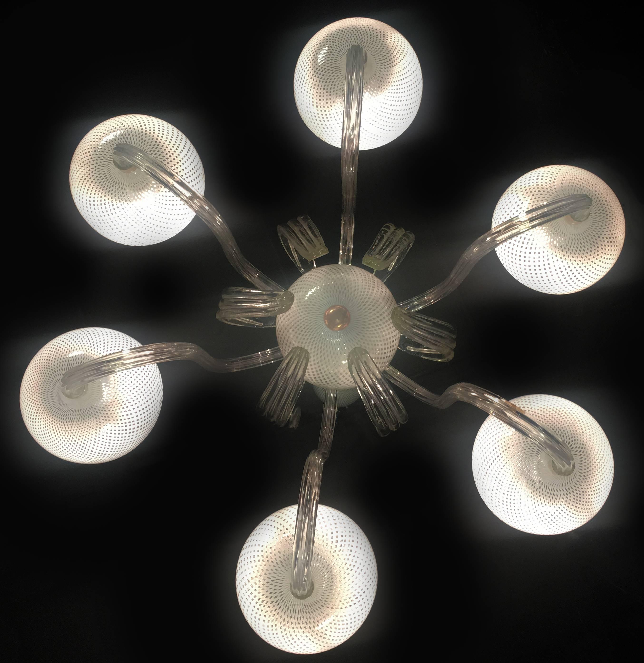 Lampadario a sei bracci di Venini, Italia. Vetro soffiato a mano con la tecnica del 