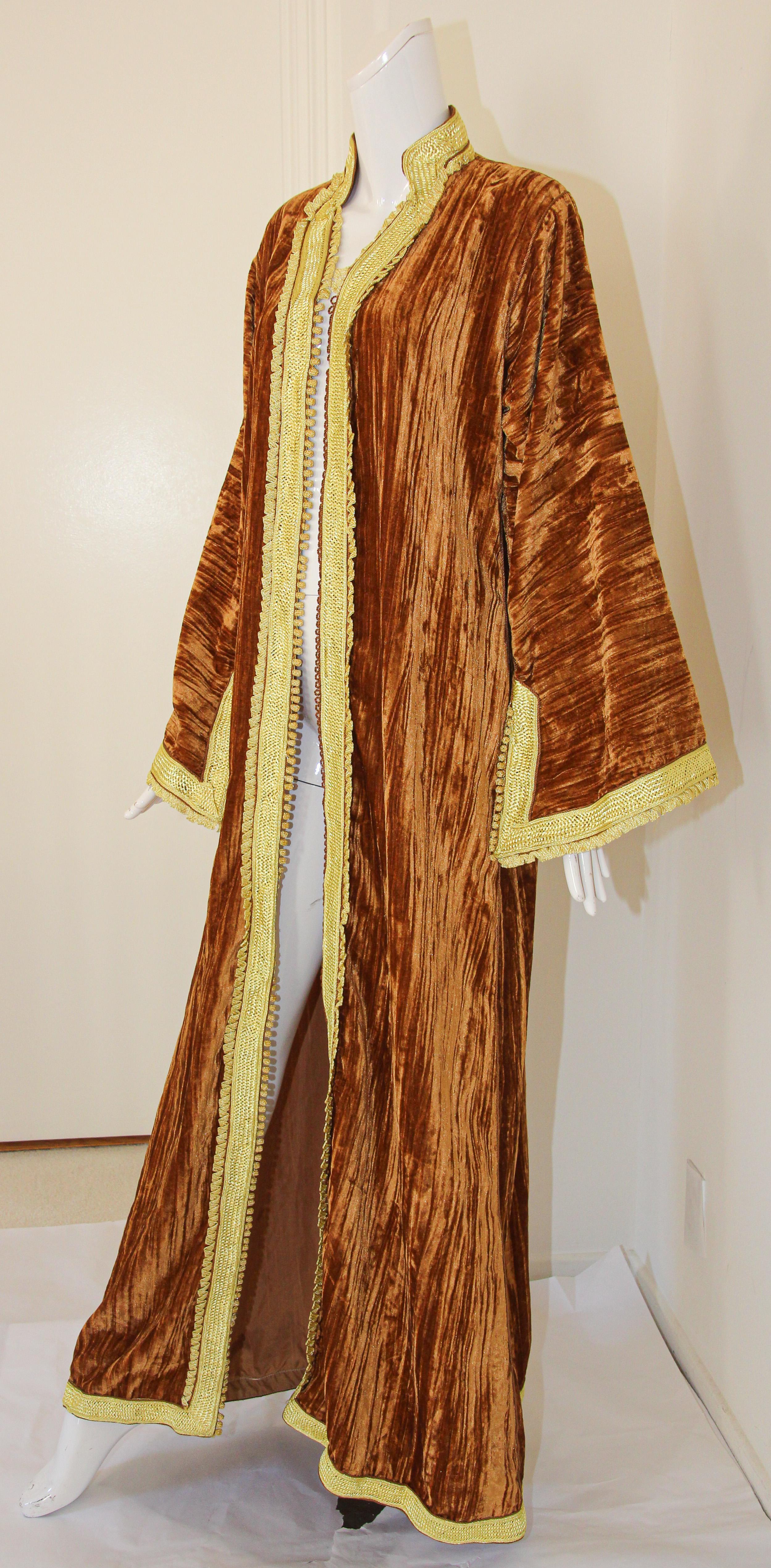 Amazing Vintage Caftan, Caramel Velvet and Gold Embroidered, ca. 1960s For Sale 11