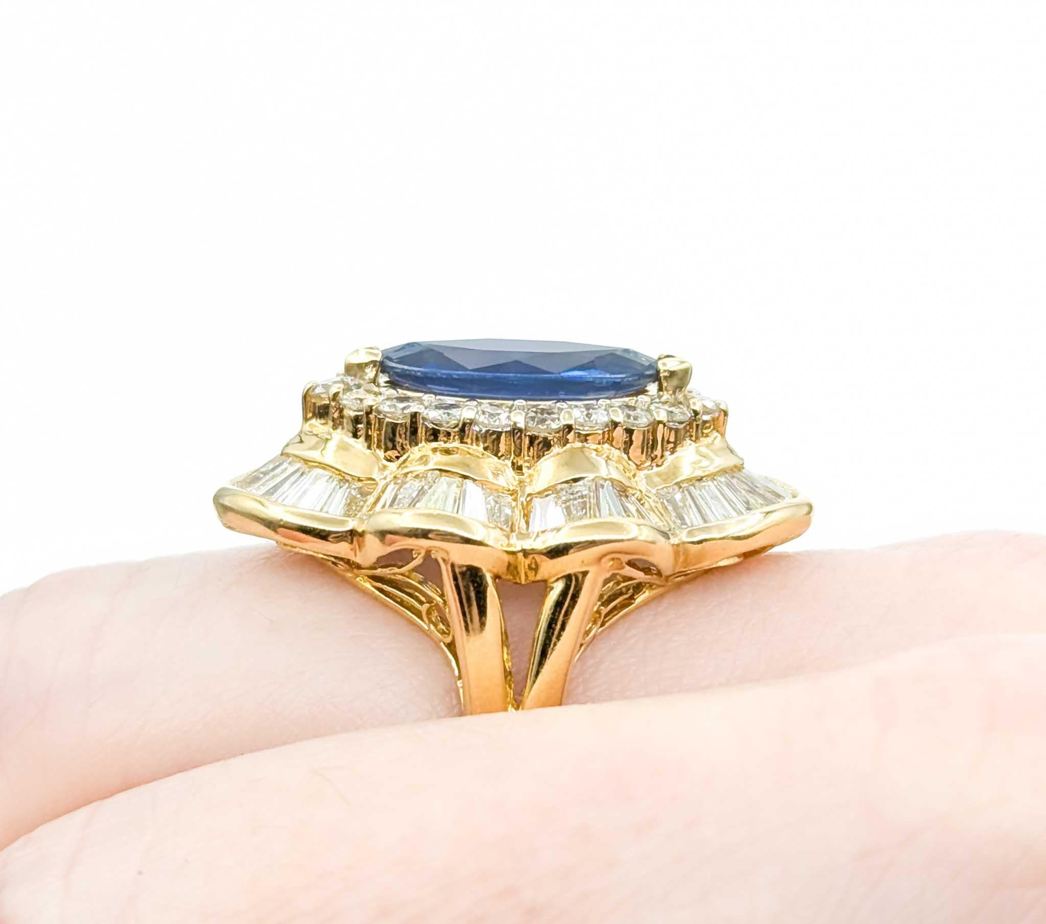 Contemporary Amazing Vintage GIA 2.16ct Sapphire & Baguette Diamond halo Ring For Sale