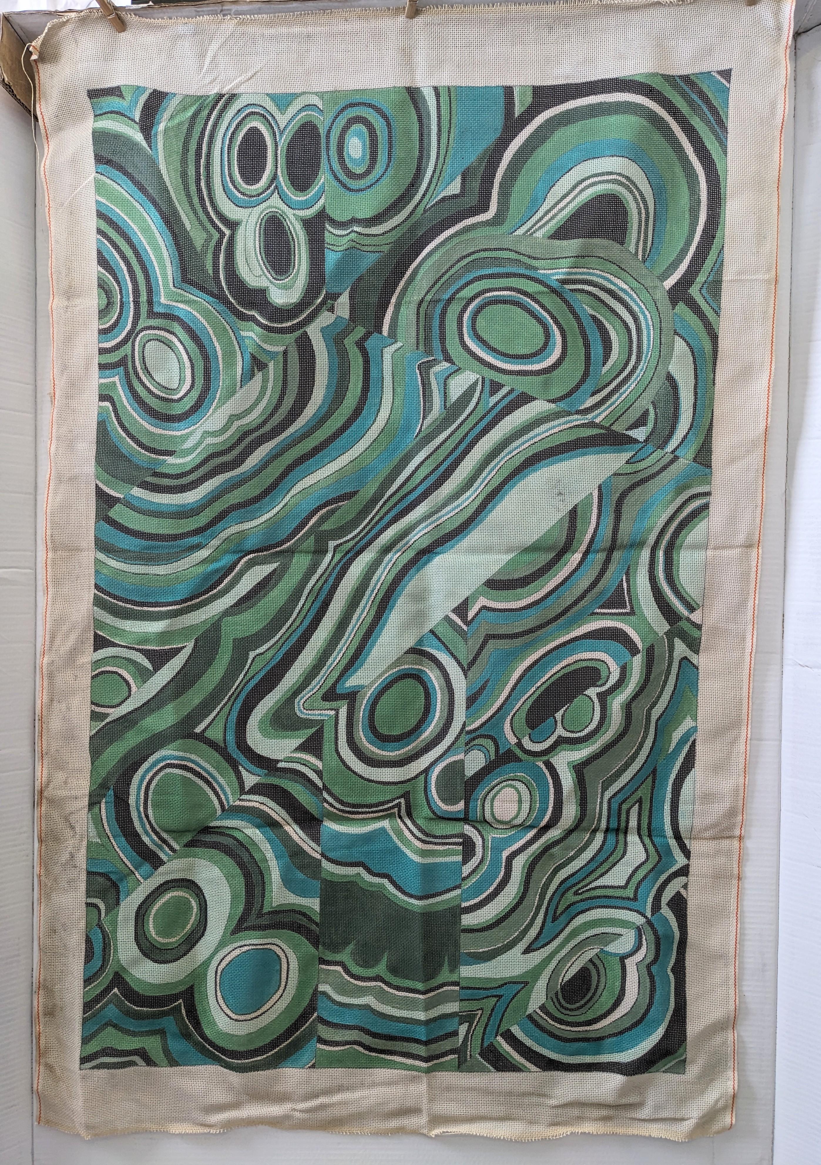 Erstaunliche Vintage Needlepoint gemusterte Teppichrohlinge aus dem Lou Gartner Estate of Palm Beach. Lou Gartner war ein Künstler und Weltreisender, der in den 1960er und 70er Jahren für seine Entwürfe und Bücher über Nadelspitze sowie für sein