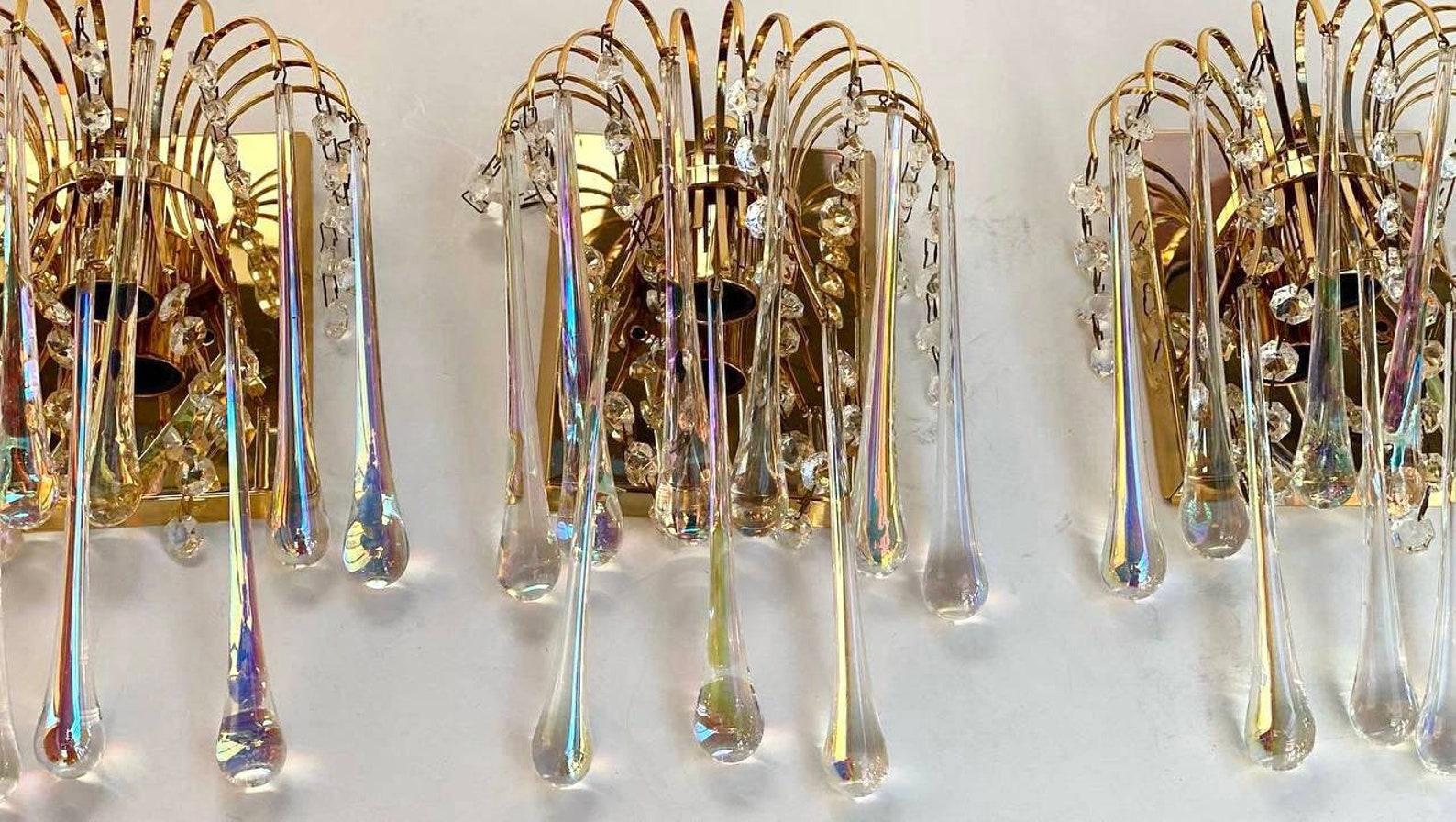 Amazing Vintage Set Of 3 Wall Lamps  French Crystal And Brass Wall Sconces, 60s In Good Condition In Bastogne, BE