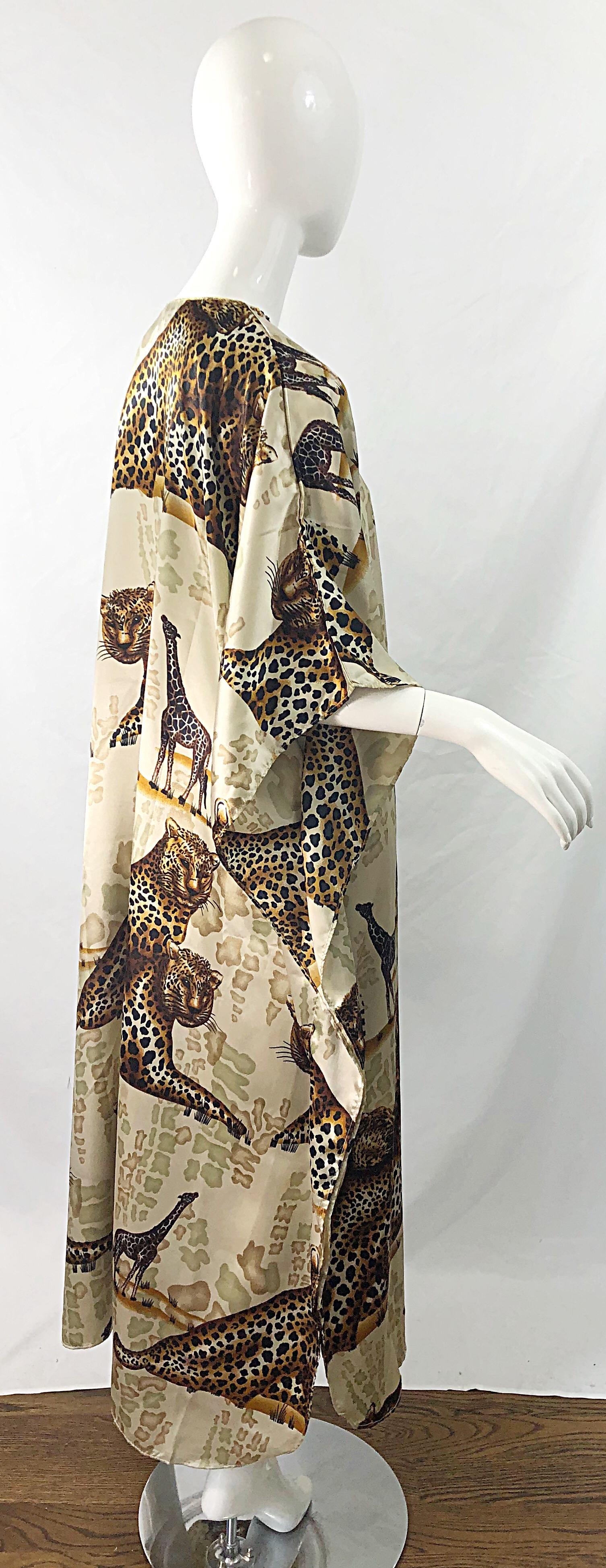 Magnifique robe longue caftan vintage en soie à sequins et perles, imprimé animal tigre roi Excellent état - En vente à San Diego, CA