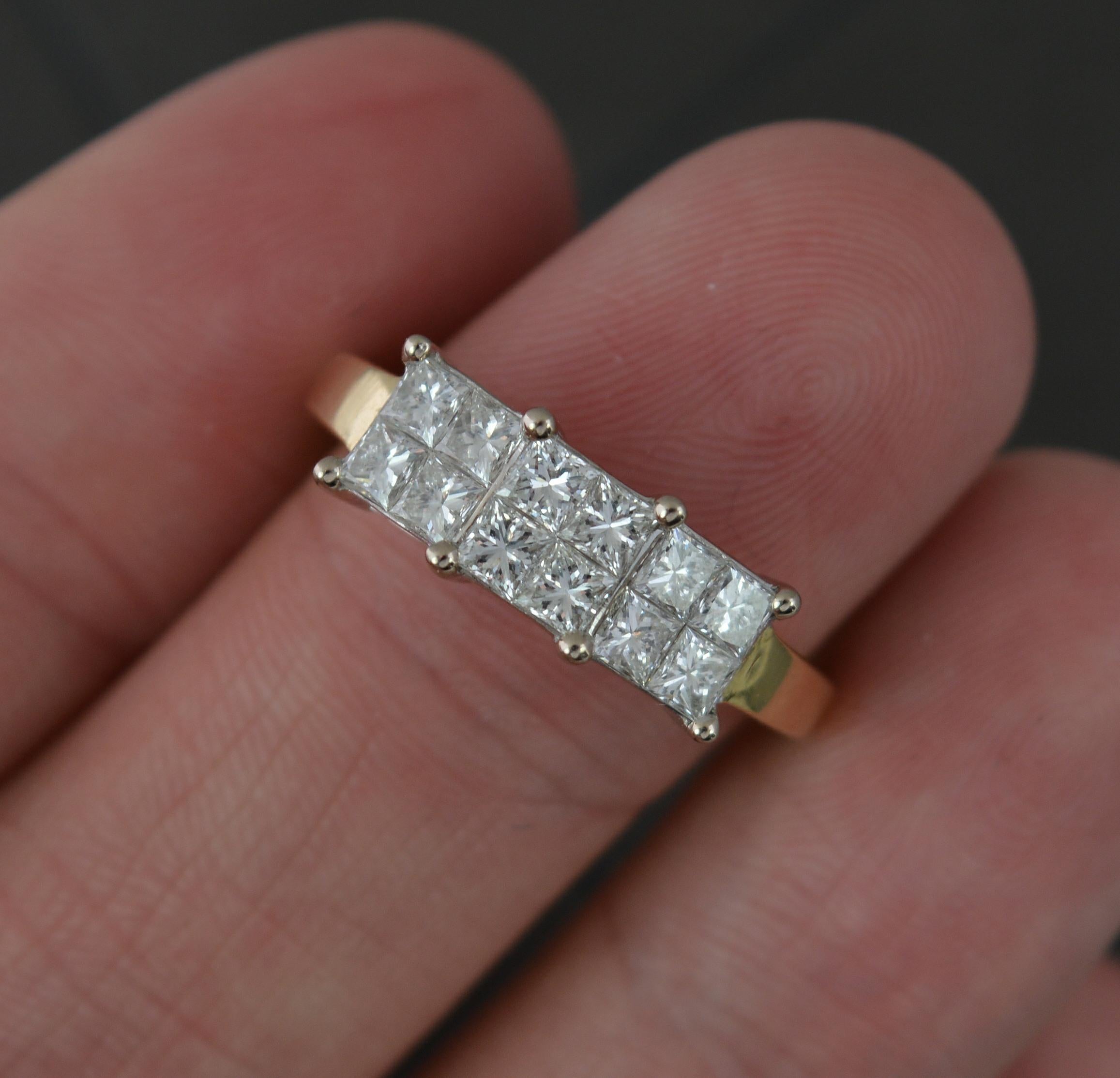Amazing VS 1.00ct Diamond and 18ct Yellow Gold Triple Cluster Ring For Sale 3