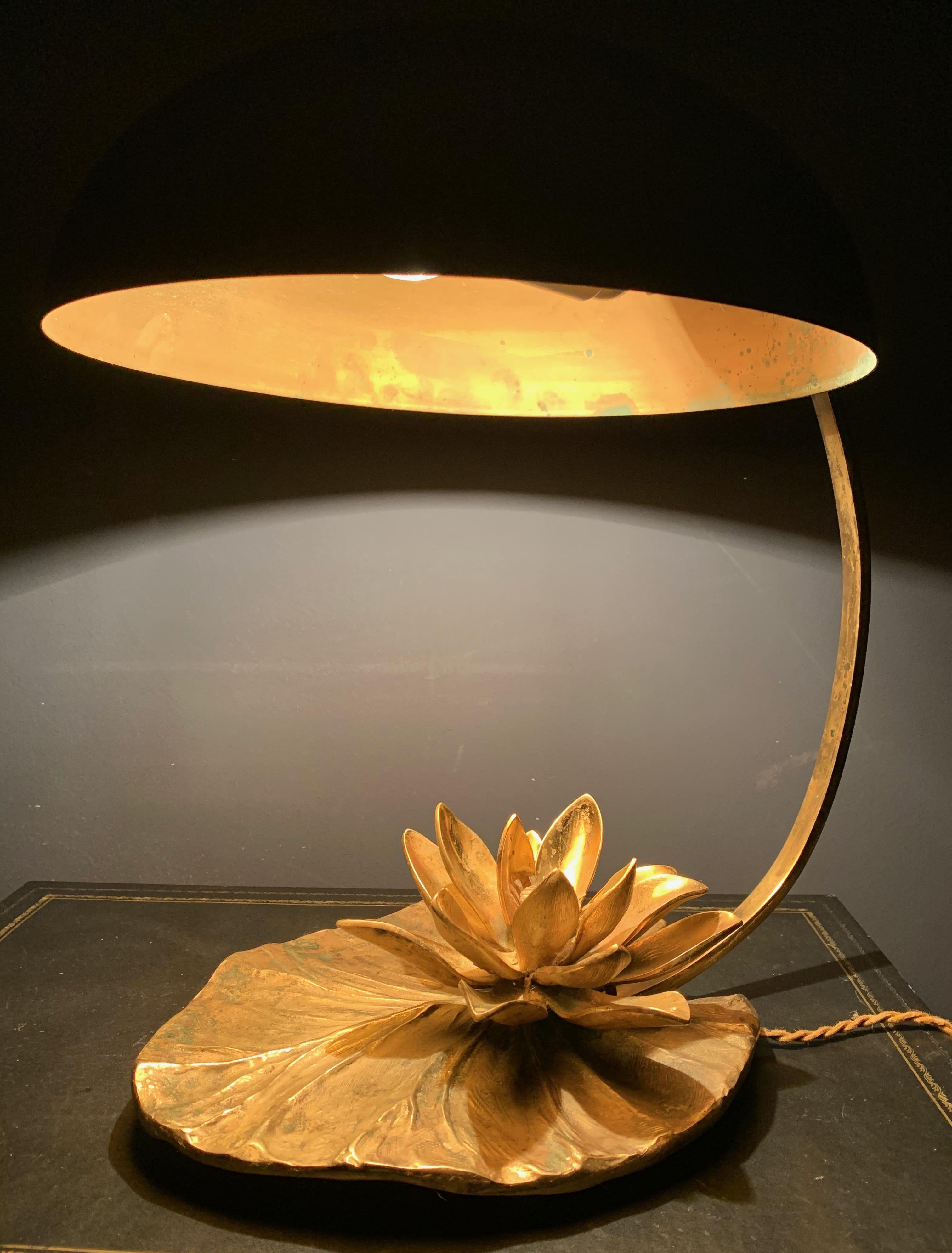 Amazing Water Lily / Nenuphar Table Lamp with Crazy Patina For Sale 1