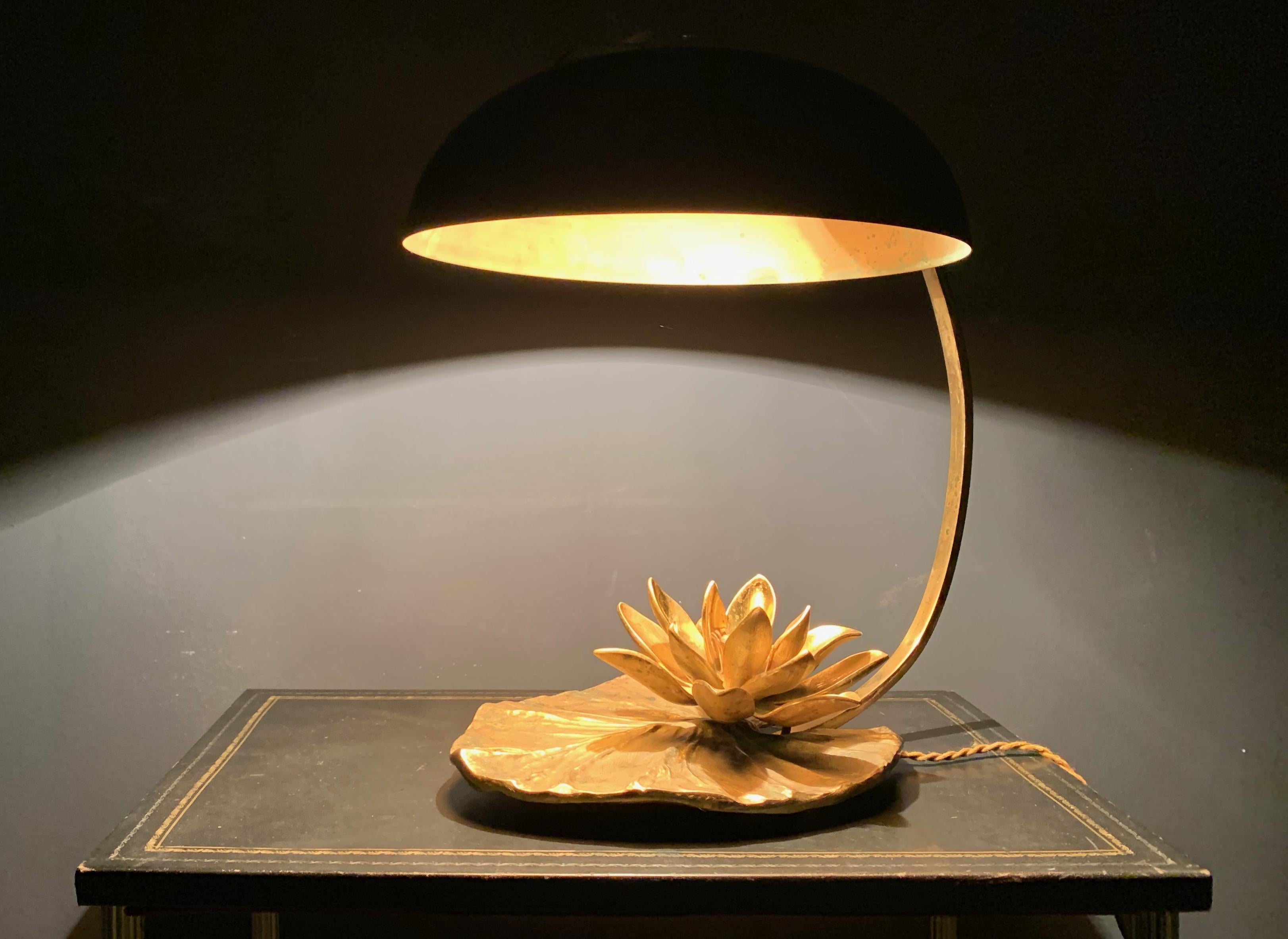 Amazing Water Lily / Nenuphar Table Lamp with Crazy Patina For Sale 3