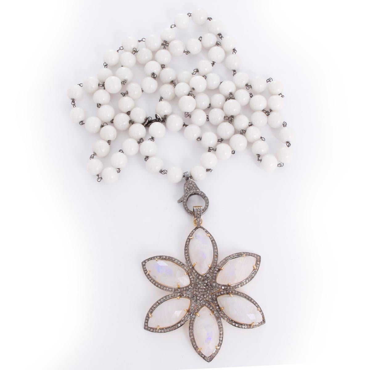 Incredibile collana con ciondolo a stella in agata bianca e pietra di luna in vendita 1