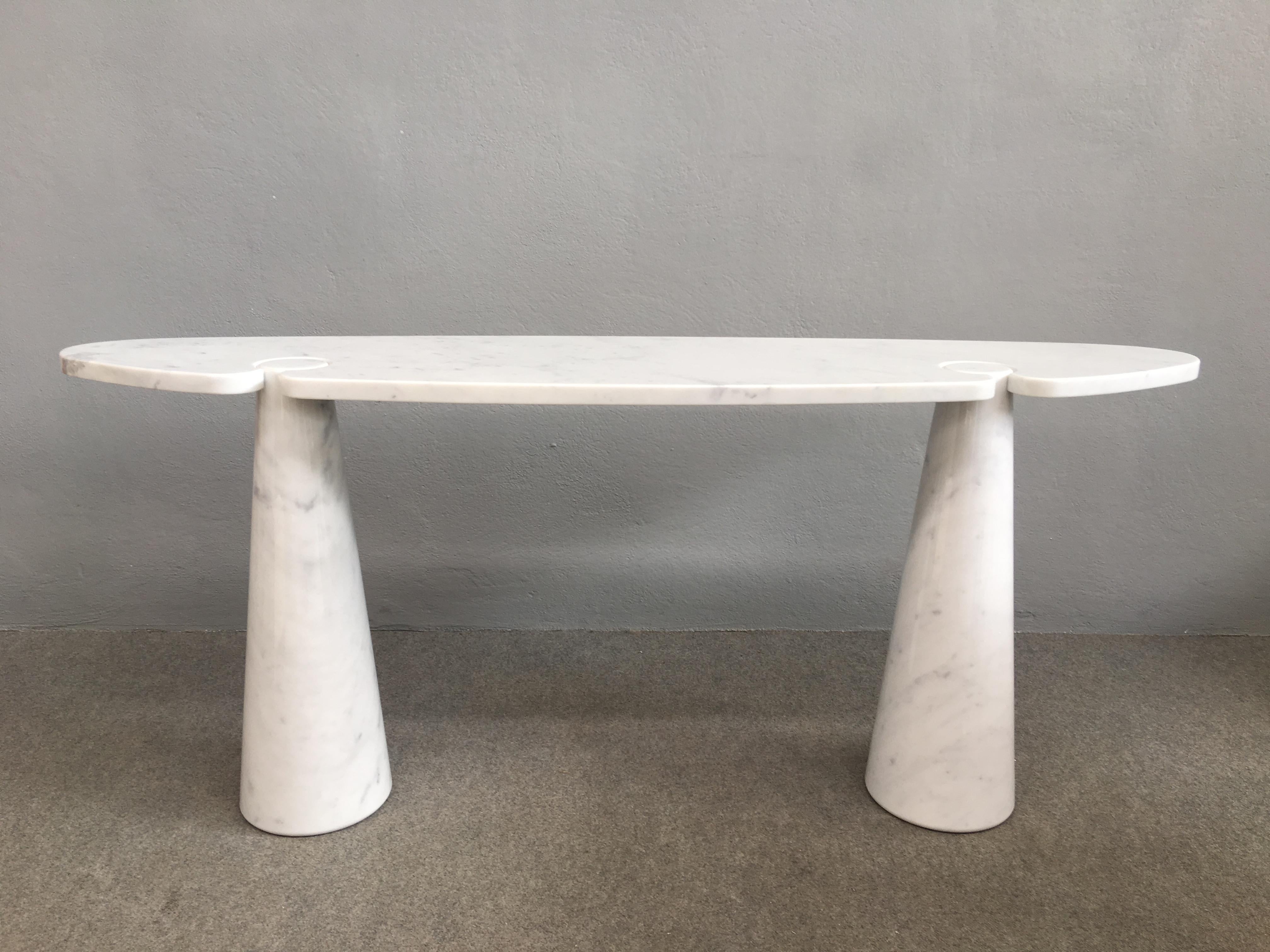 Elegant console table Eros series designed by Angelo Mangiarotti for Skipper.
White Carrara marble.
  