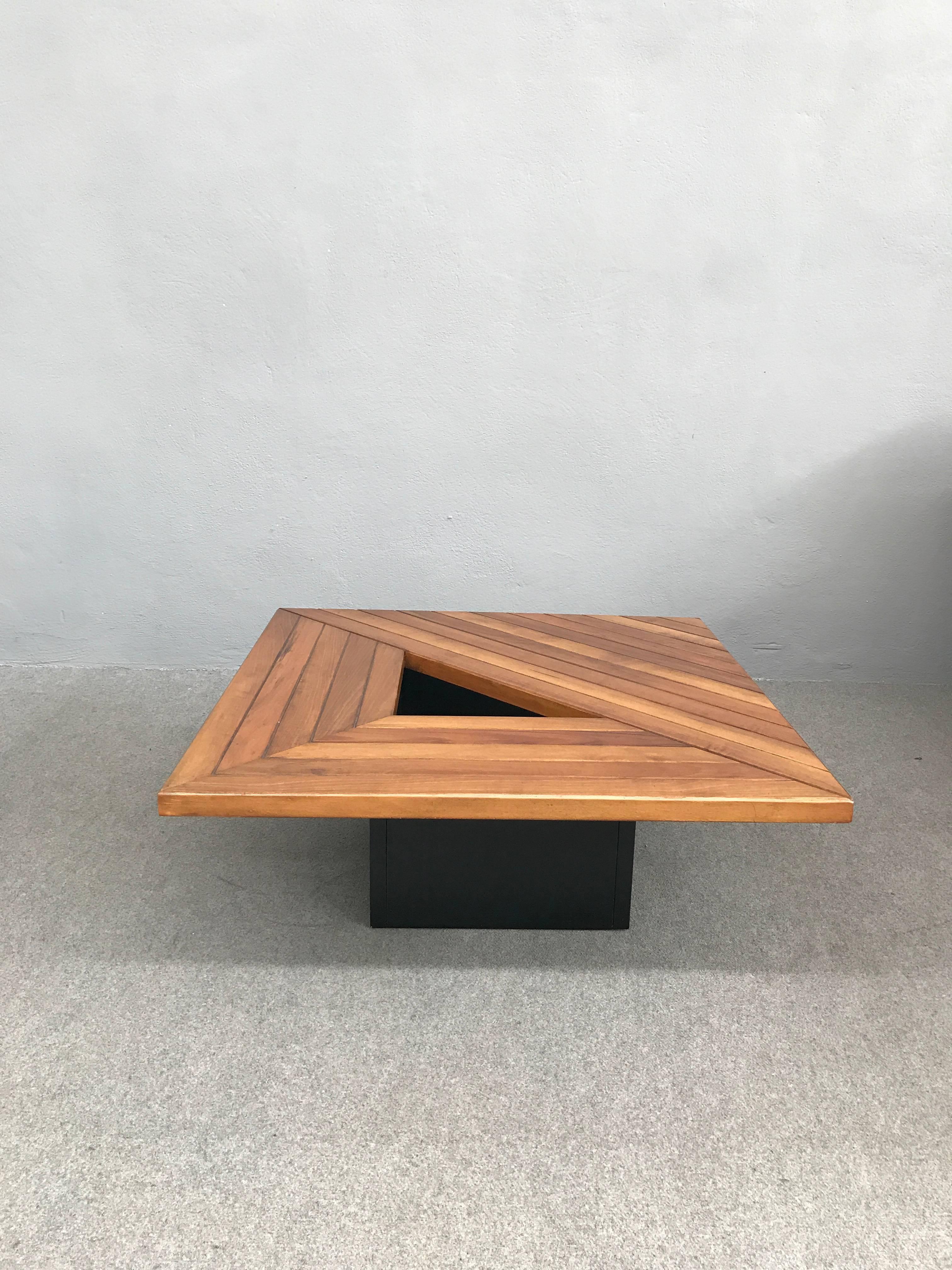 Amazing Wood Coffee Table Attributed to Cassina In Excellent Condition In Piacenza, Italy