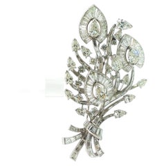 Spilla vintage in oro bianco 14K con motivi floreali e diamanti, 23,20 ct