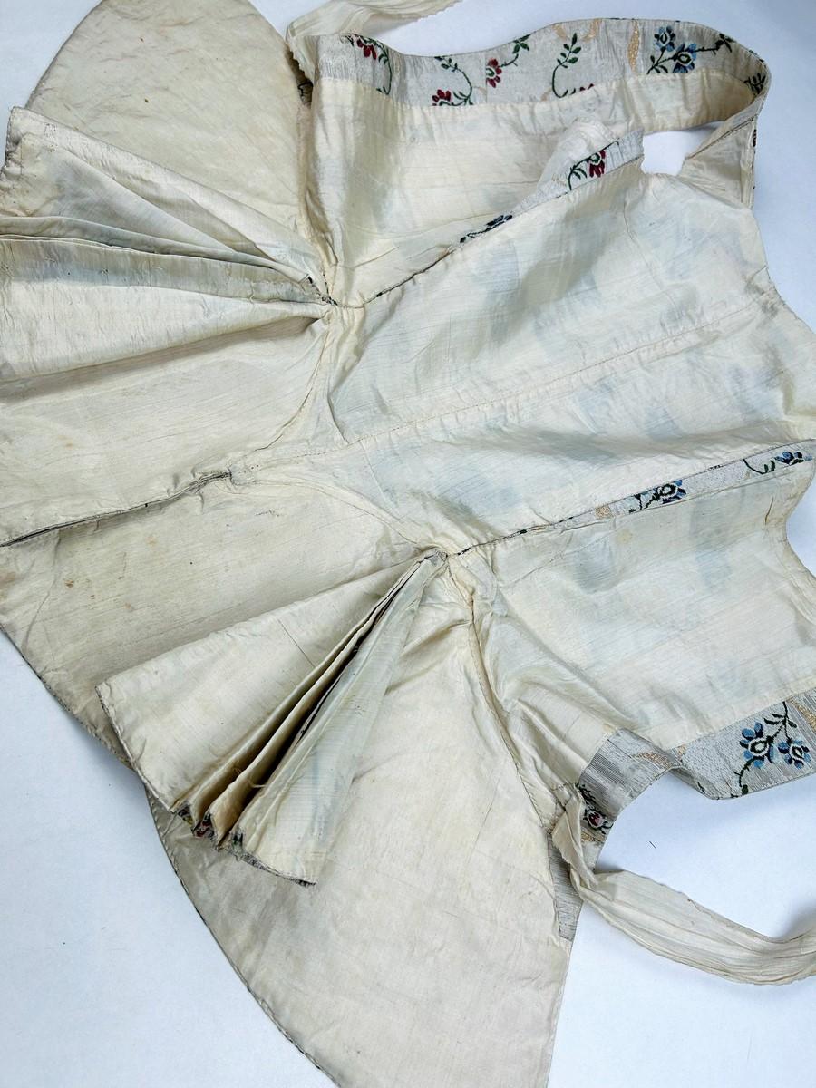 Amazone Mieder in Silber und Gold Lamé Stoff - England oder Europa CIRCA 1750-1760 im Angebot 11