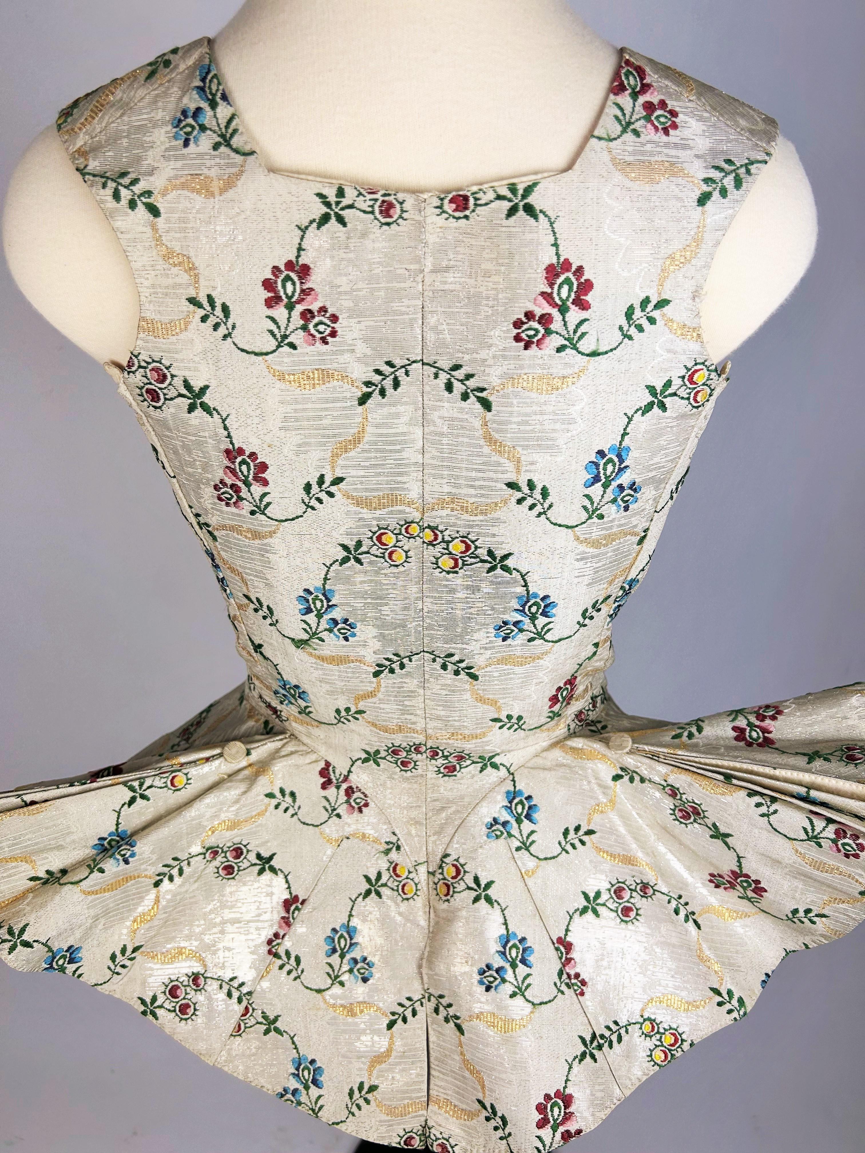 Amazone Mieder in Silber und Gold Lamé Stoff - England oder Europa CIRCA 1750-1760 (Beige) im Angebot