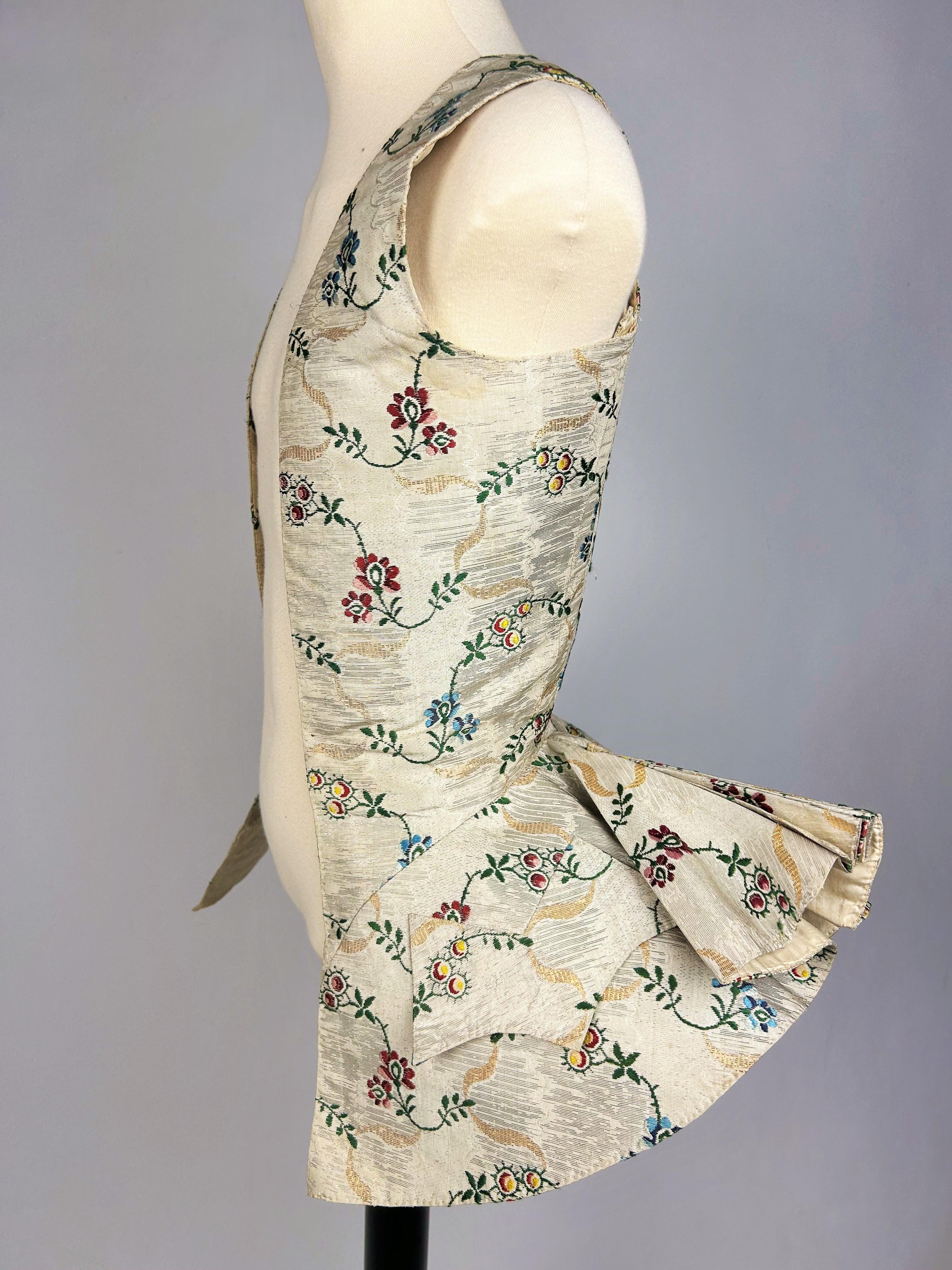 Amazon bodice in silver and gold lamé cloth - England or Europe Circa 1750-1760 For Sale 4