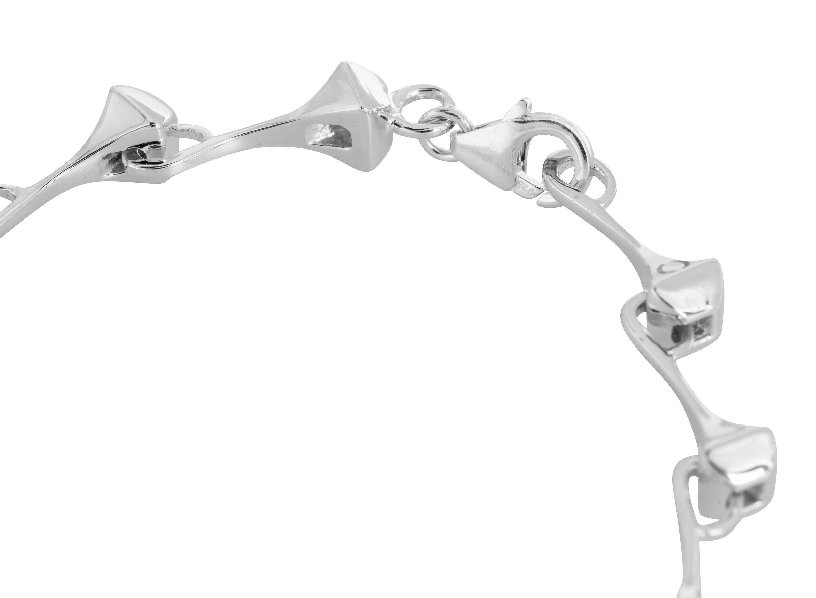 Unisex chain bracelet in polished sterling silver
The design has a rock ‘n’ roll vibe and it is inspired by the equestrian world, as the links of the necklace have a shape, which reminds the horseshoe nails. This collection is also influenced by the