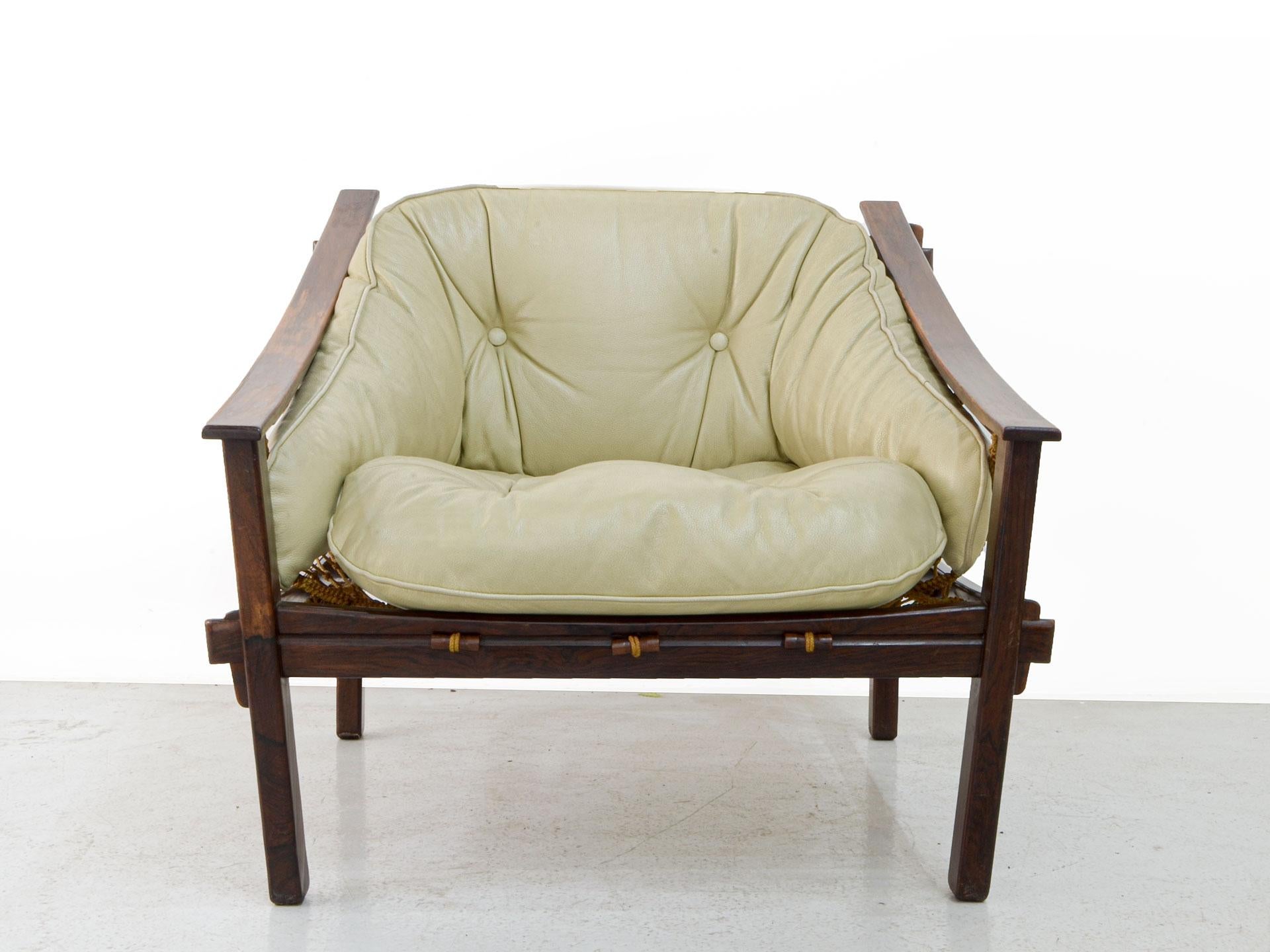 Amazonas Lounge Chair, Solid Jacaranda Rosewood, Brazilian Midcentury In Good Condition In Sao Paulo, SP