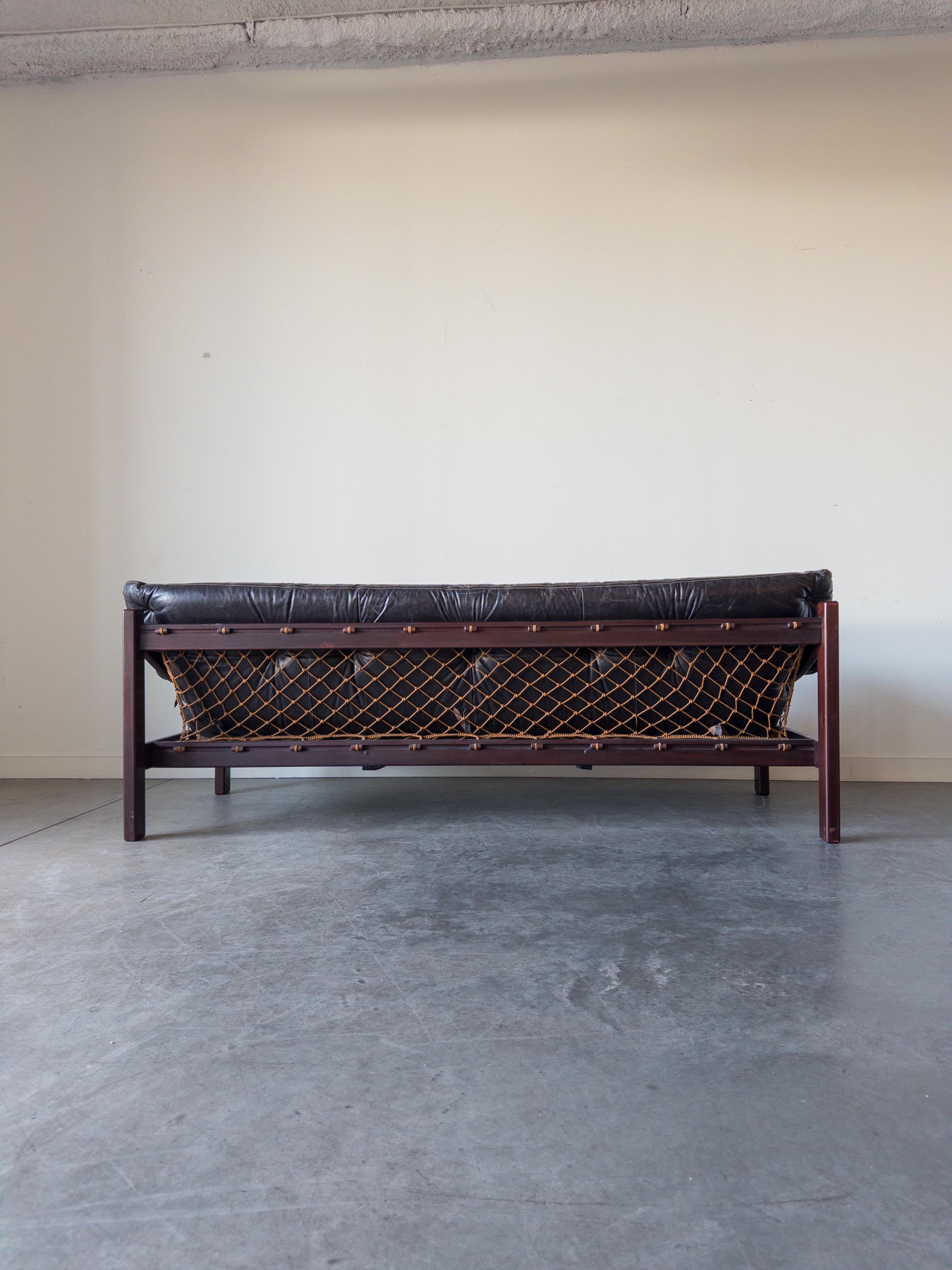 Amazonas sofa by Jean Gillon for Italma Wood Art (Mitte des 20. Jahrhunderts) im Angebot