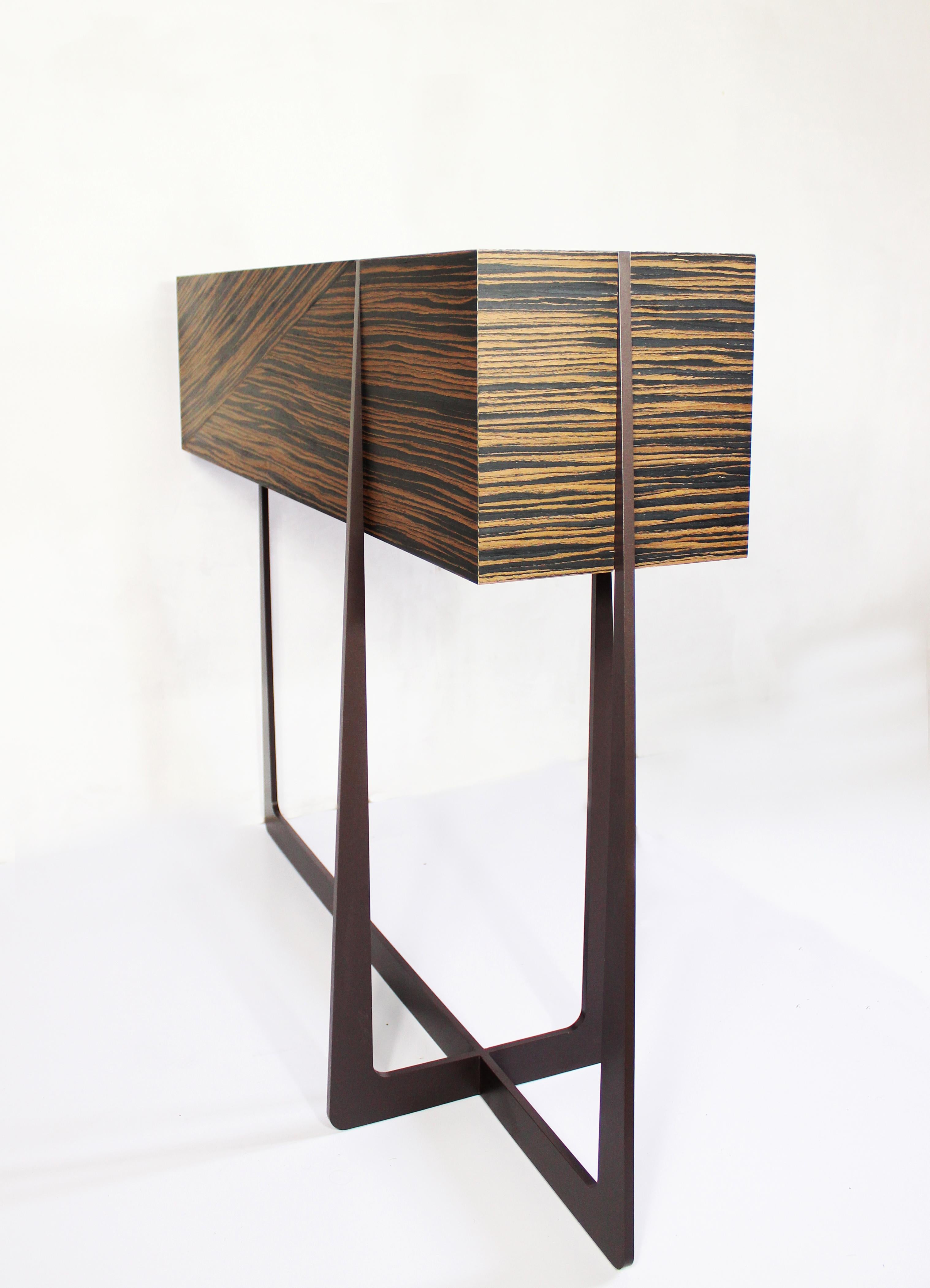 Console in Steel & Reconstituted Ebony Veneer Customizable by E.Gizard In New Condition For Sale In MONTROZIER, FR