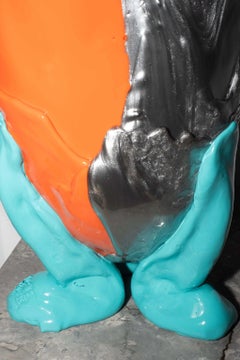 Vaso Amazonia (grande), argento e arancione opaco, piedini turchesi di Gaetano Pesce